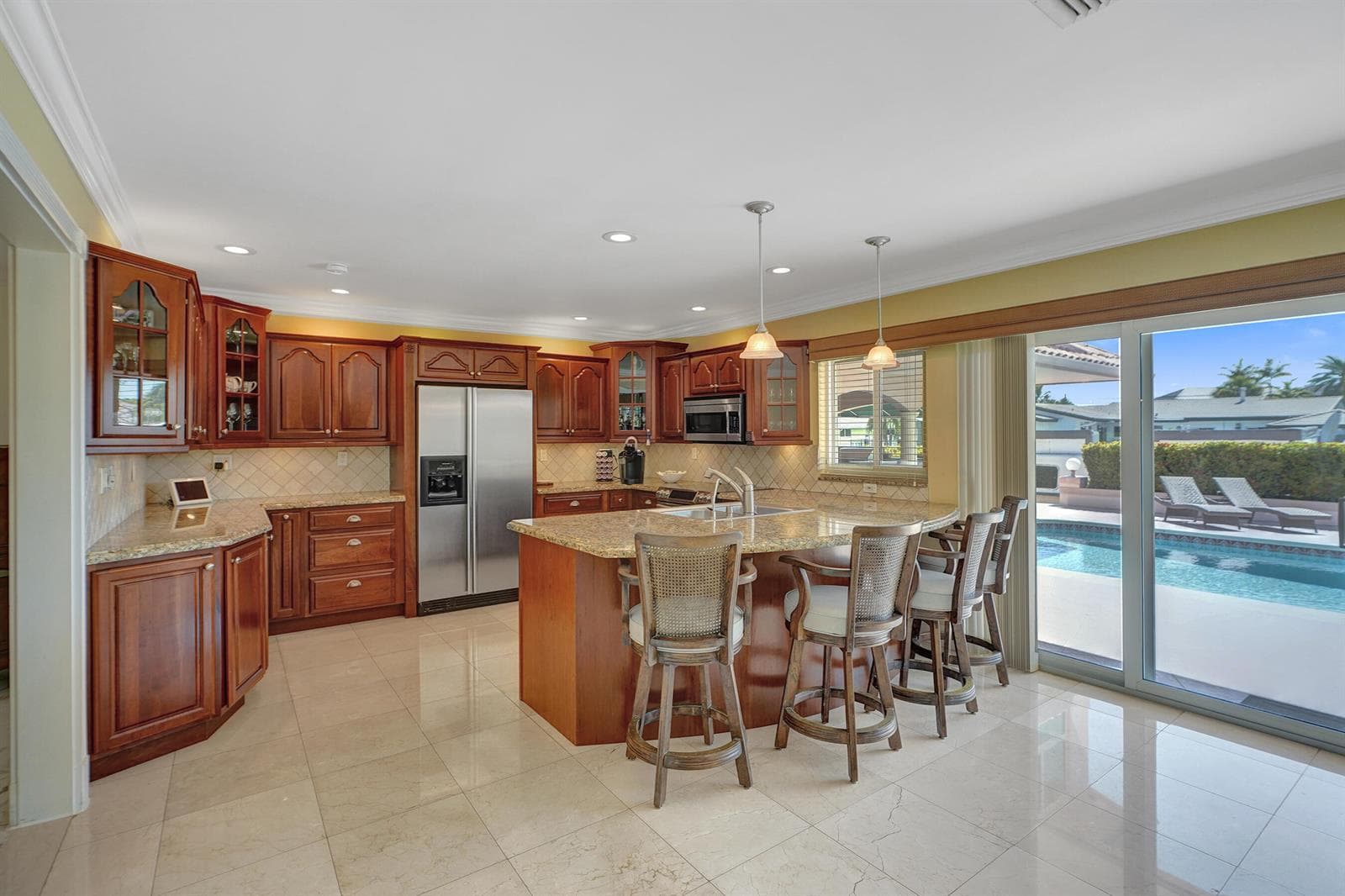 5530 Bayview Dr