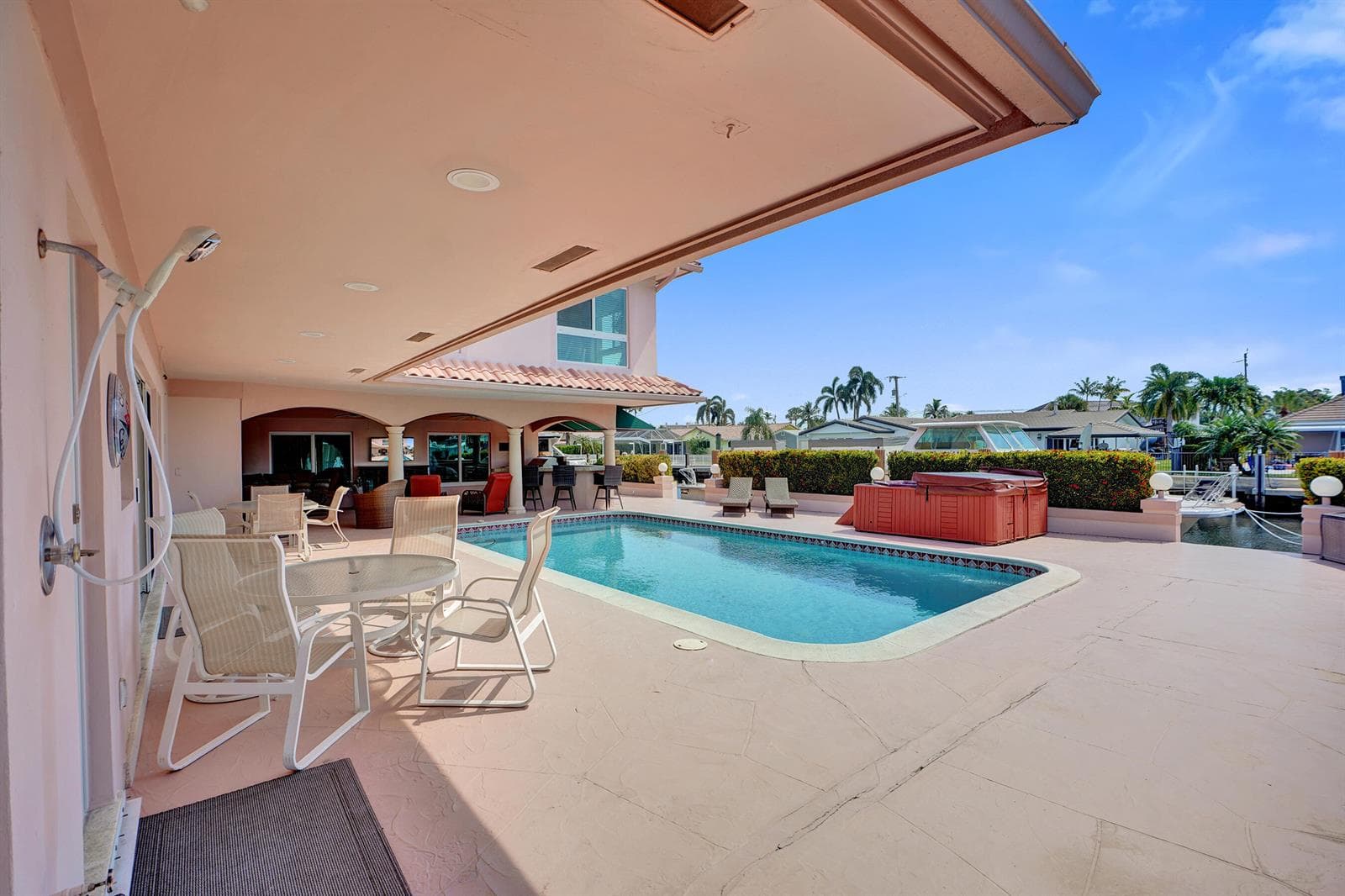 5530 Bayview Dr