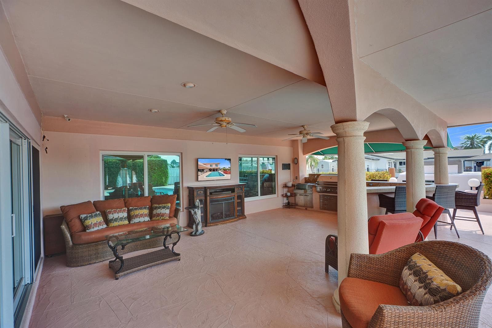 5530 Bayview Dr