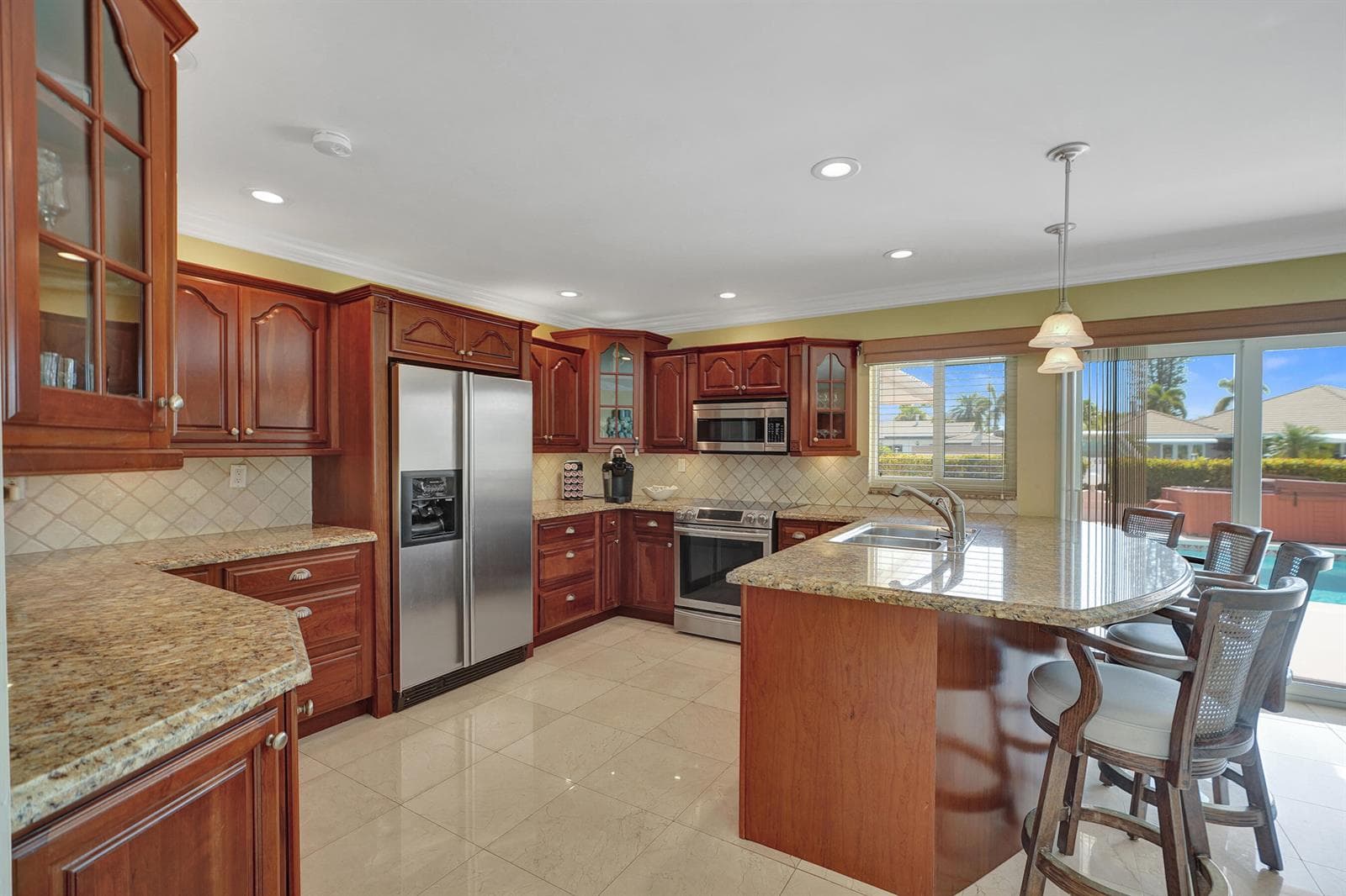 5530 Bayview Dr