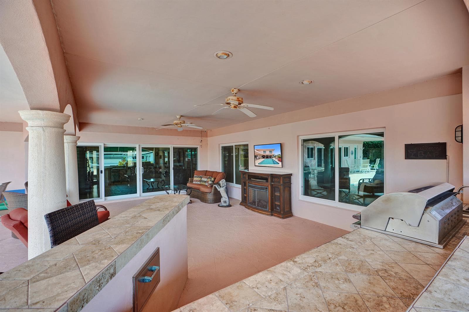 5530 Bayview Dr