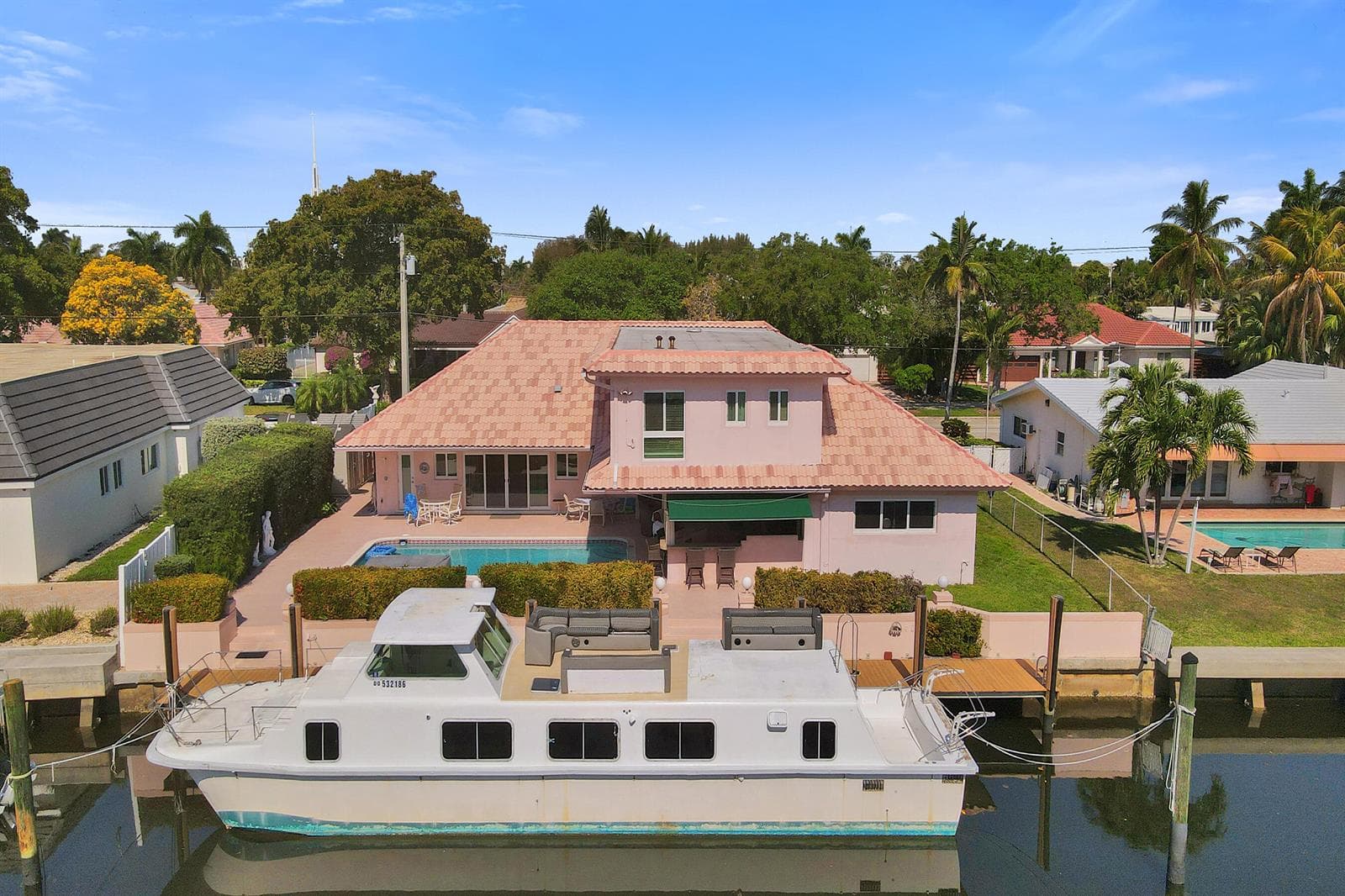 5530 Bayview Dr