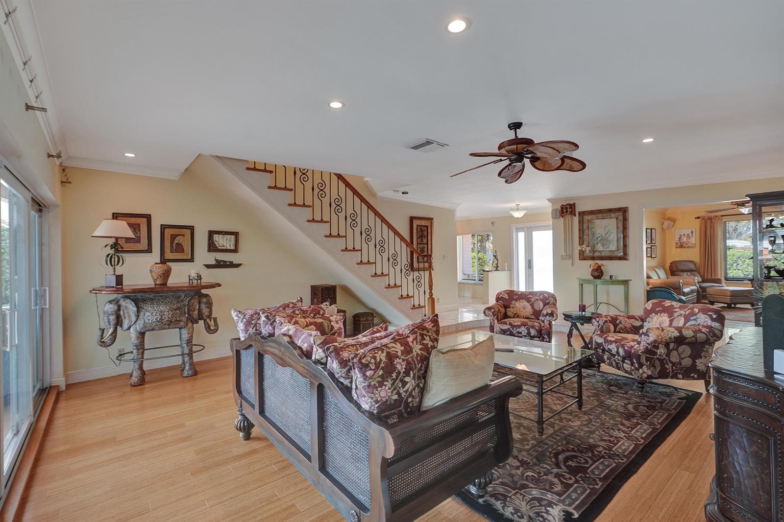 5530 Bayview Dr