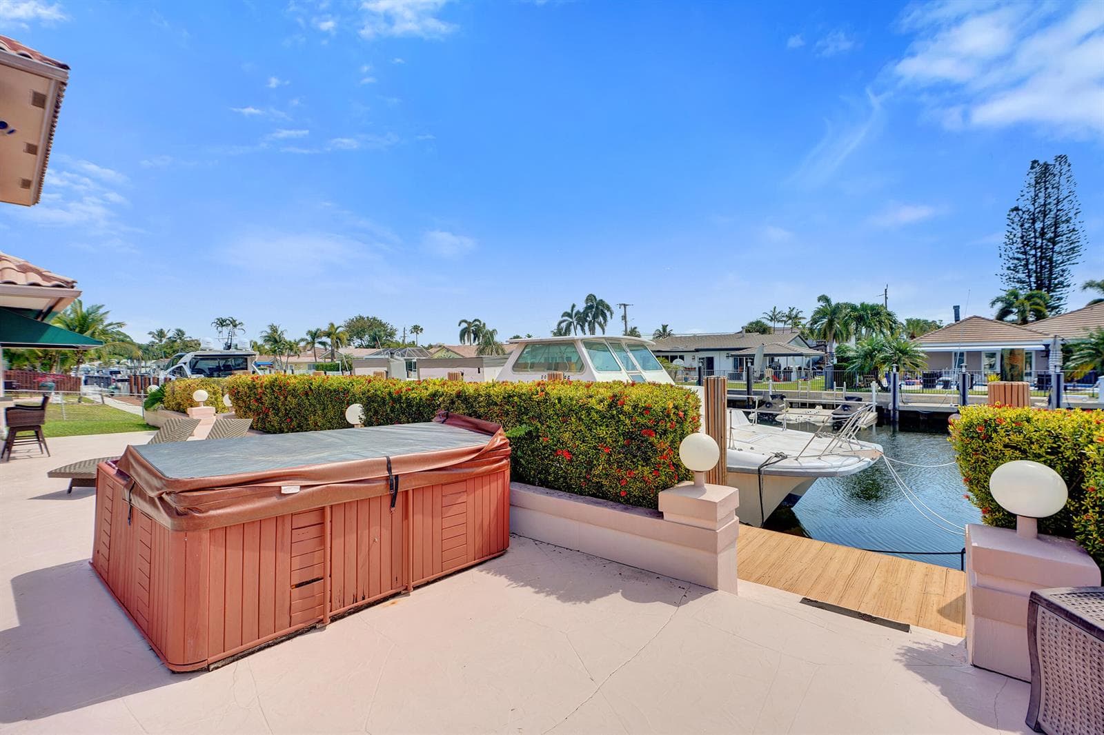 5530 Bayview Dr