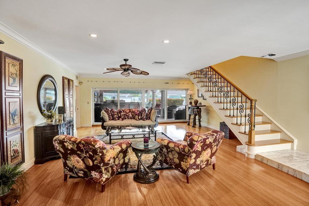 5530 Bayview Dr