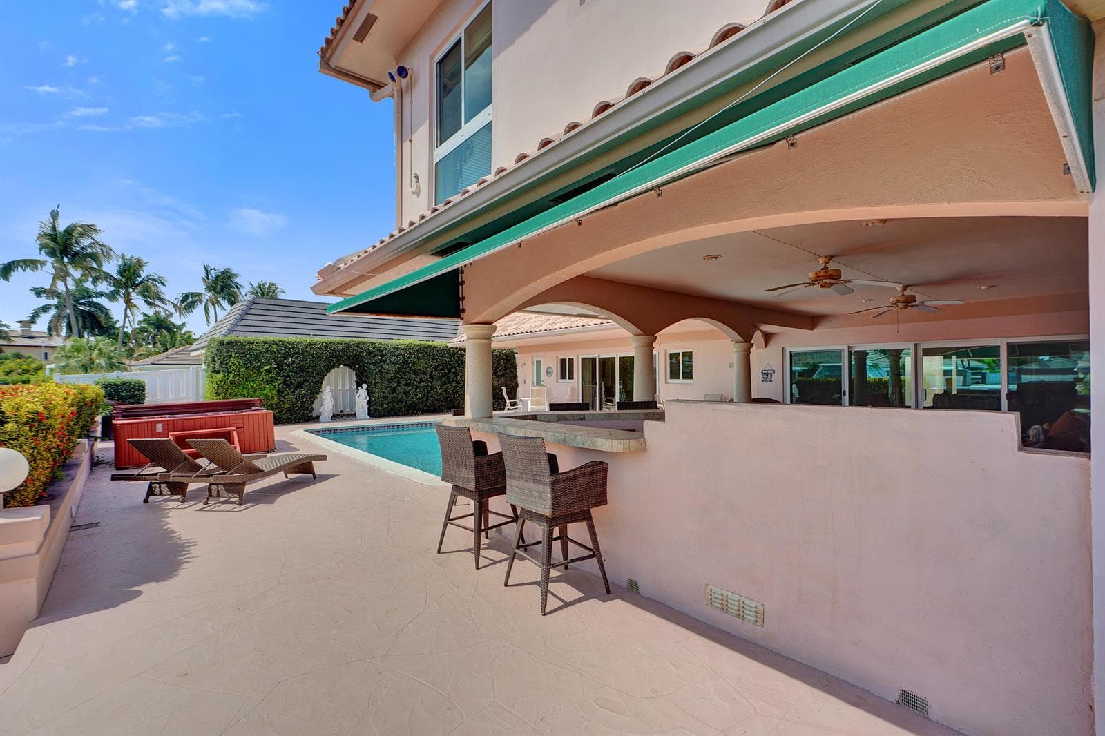 5530 Bayview Dr