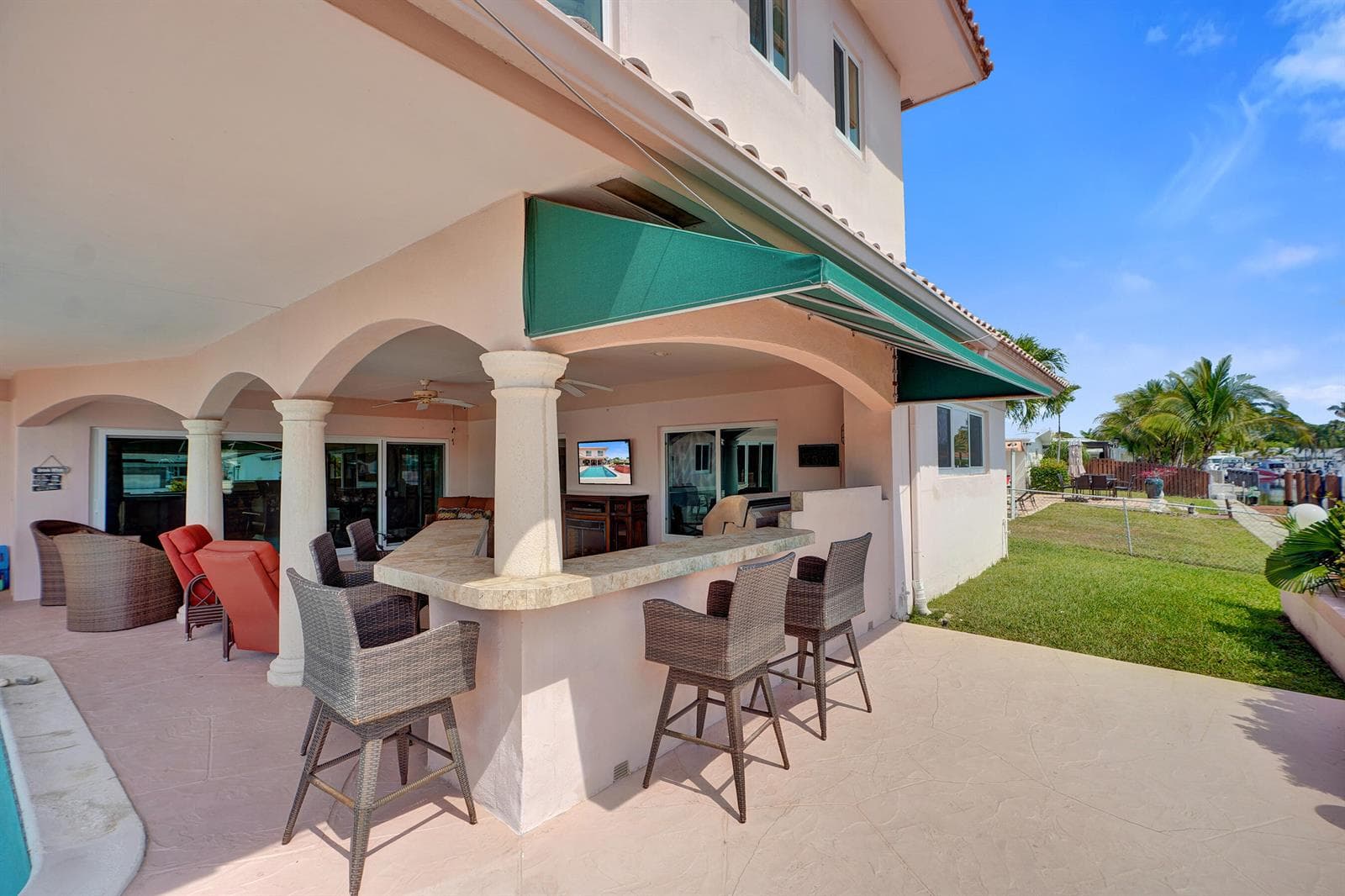 5530 Bayview Dr
