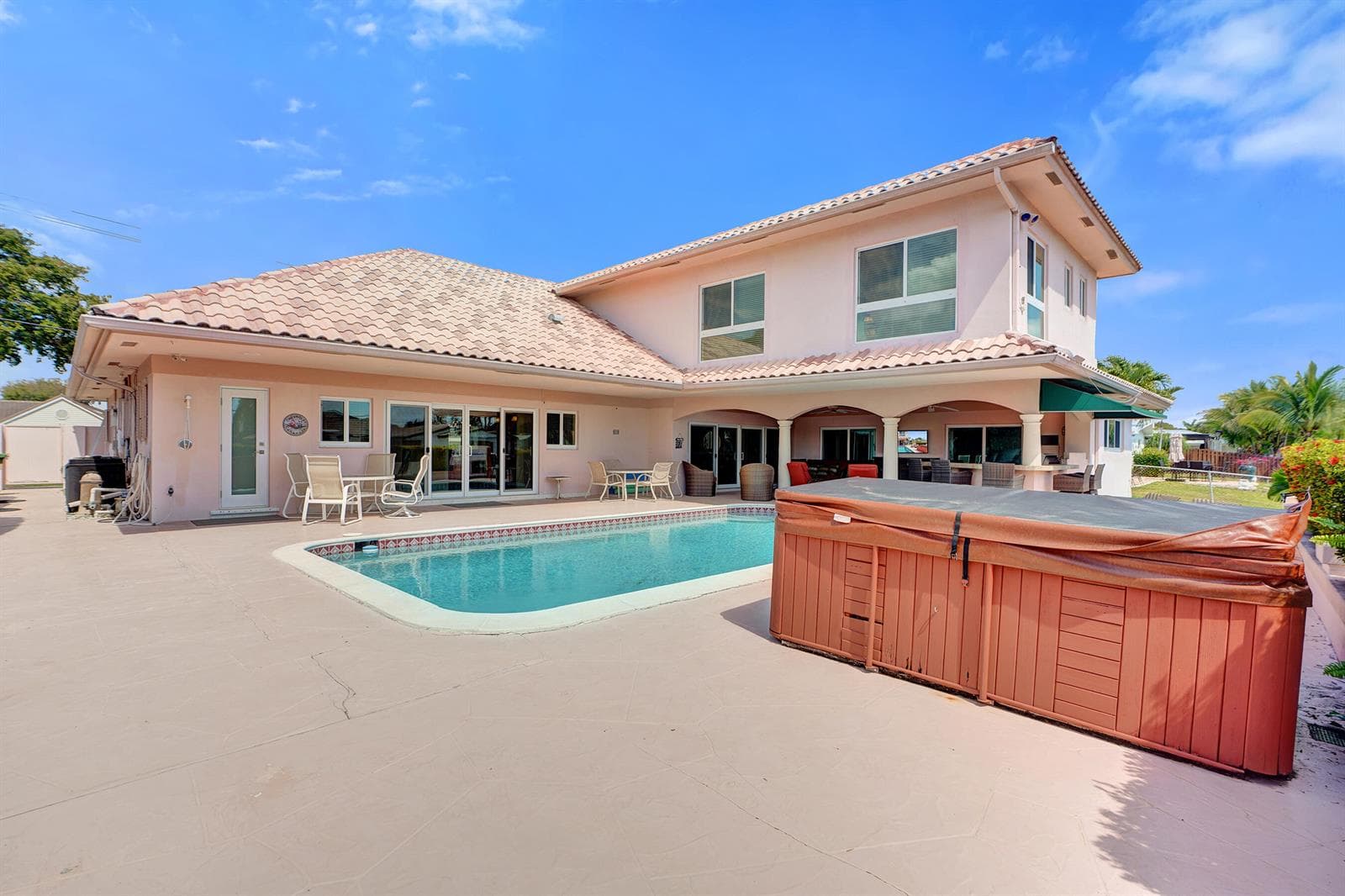 5530 Bayview Dr