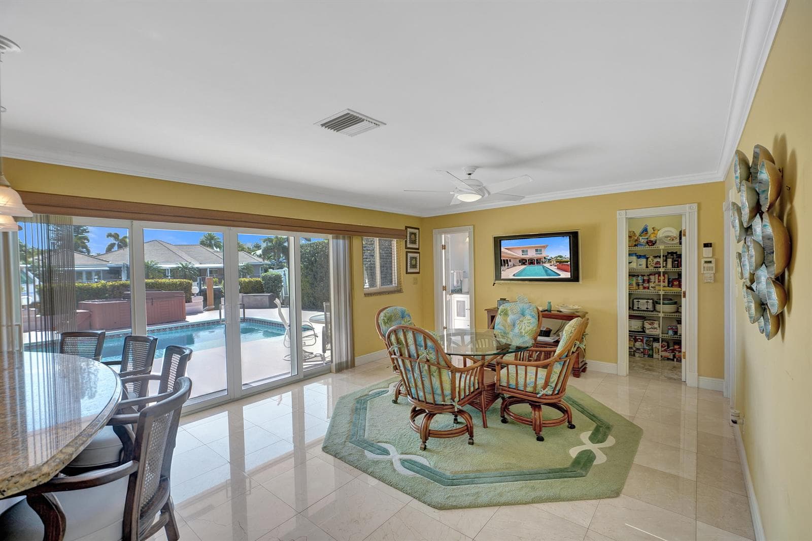 5530 Bayview Dr