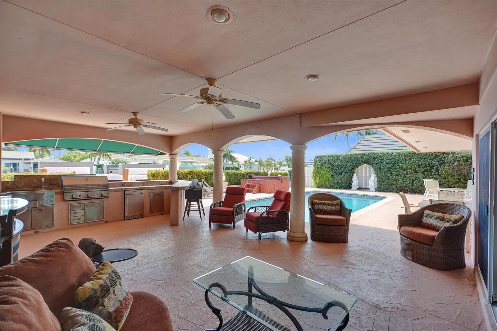 5530 Bayview Dr