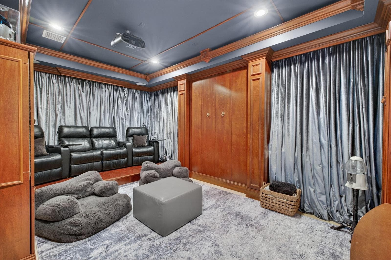 2406 Barcelona Dr