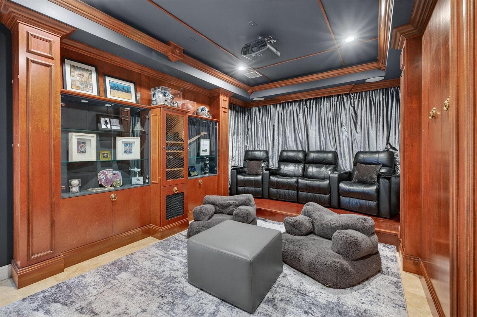 2406 Barcelona Dr