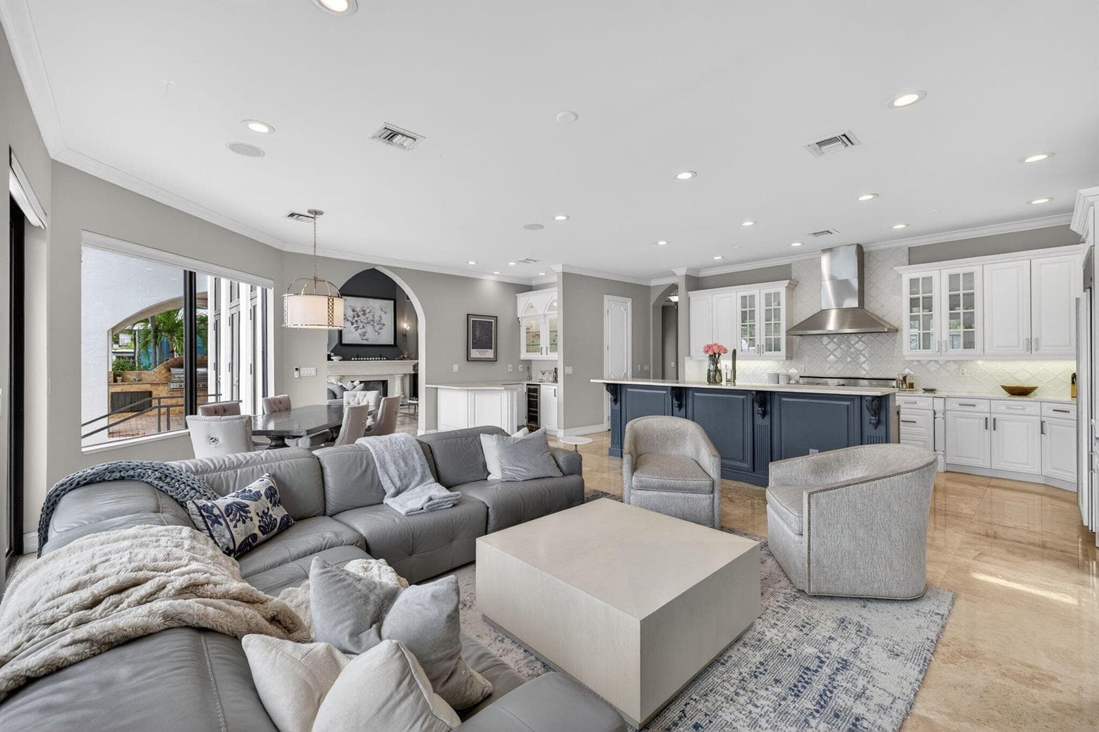2406 Barcelona Dr