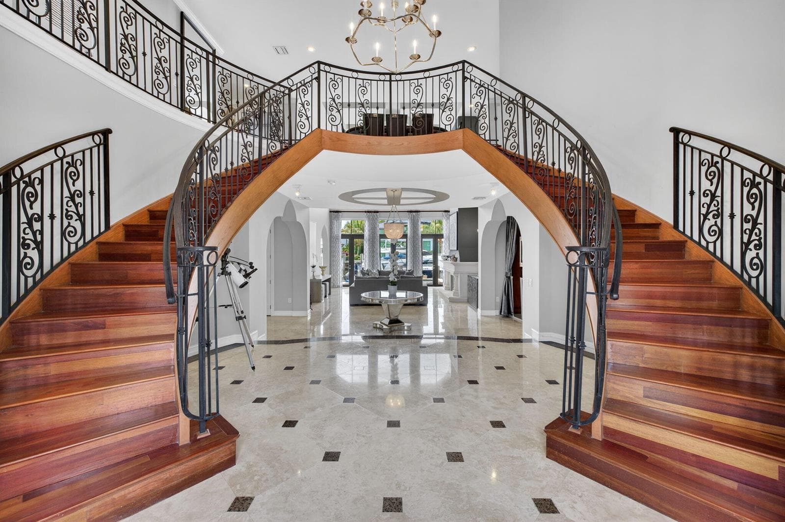 2406 Barcelona Dr