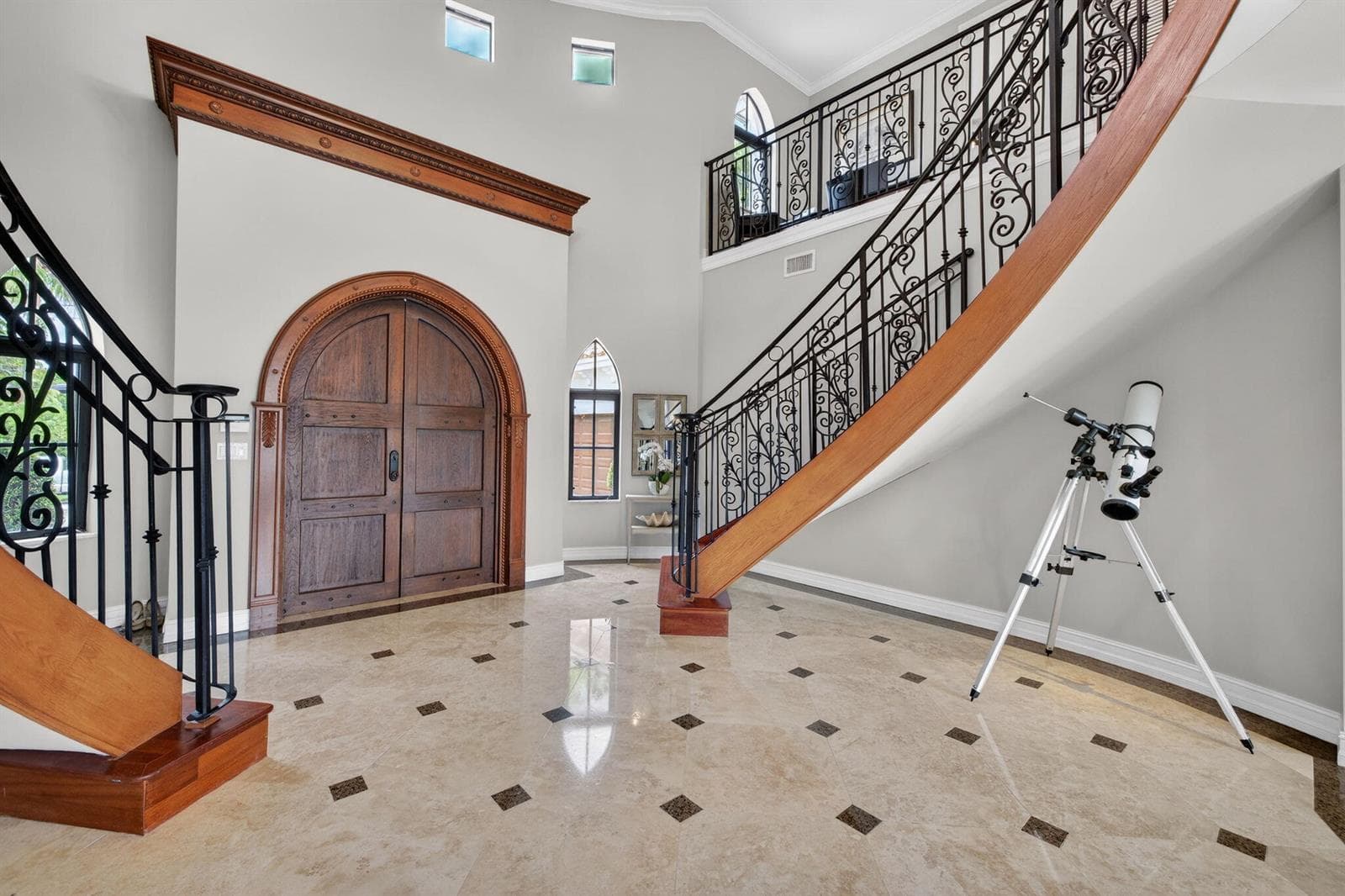 2406 Barcelona Dr