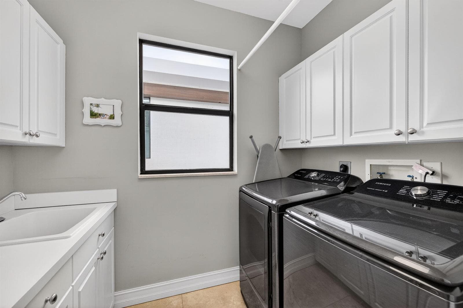 2406 Barcelona Dr