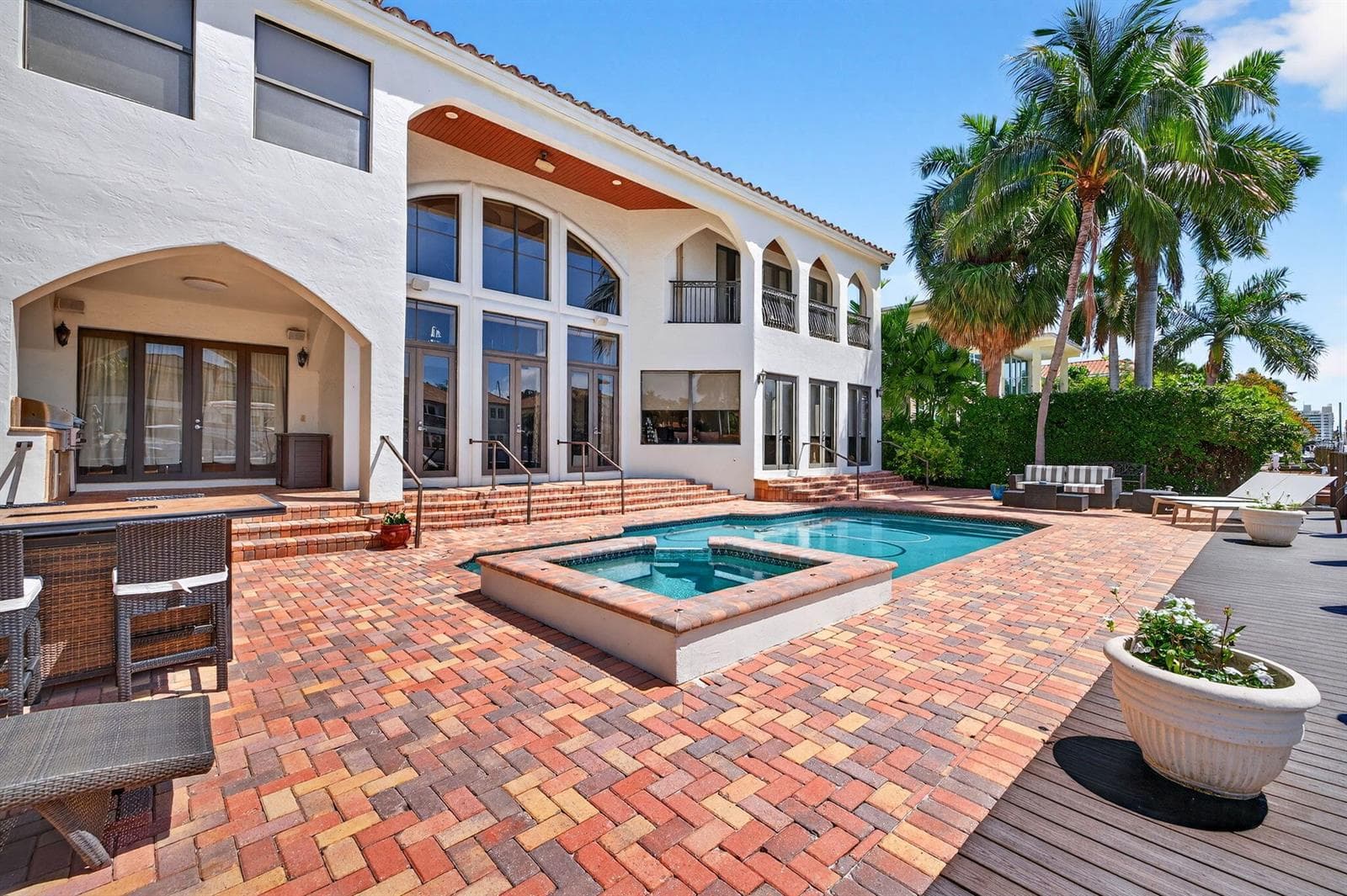 2406 Barcelona Dr