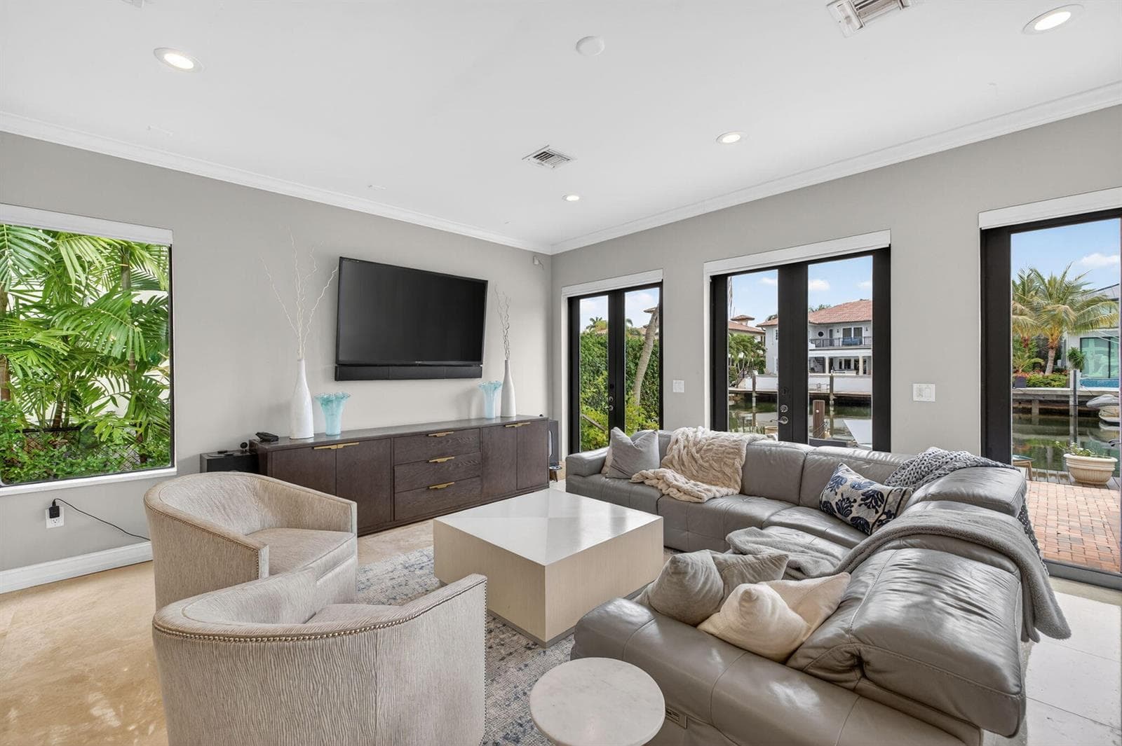 2406 Barcelona Dr
