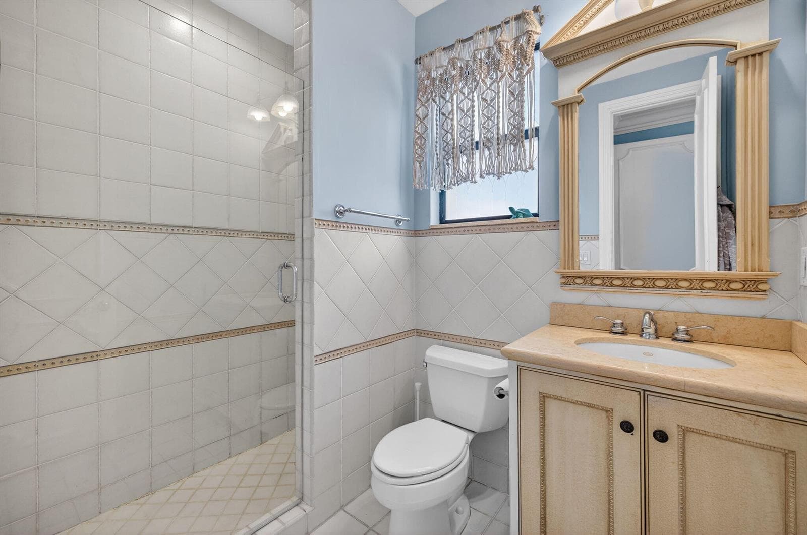 2406 Barcelona Dr