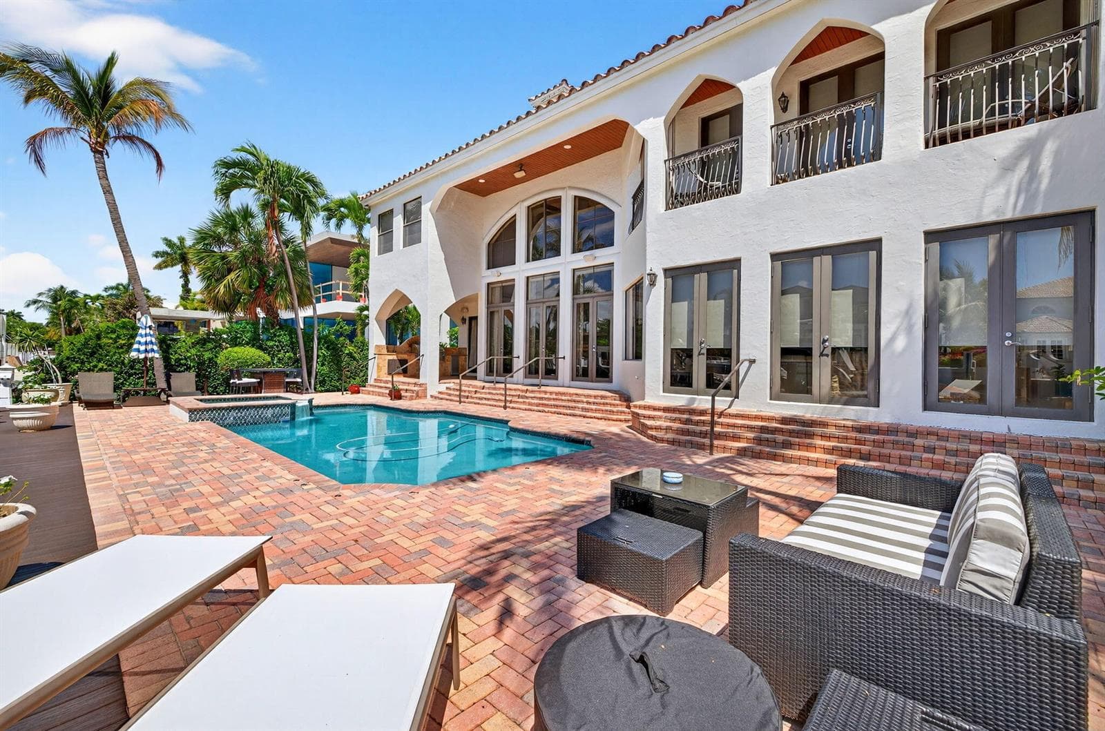 2406 Barcelona Dr