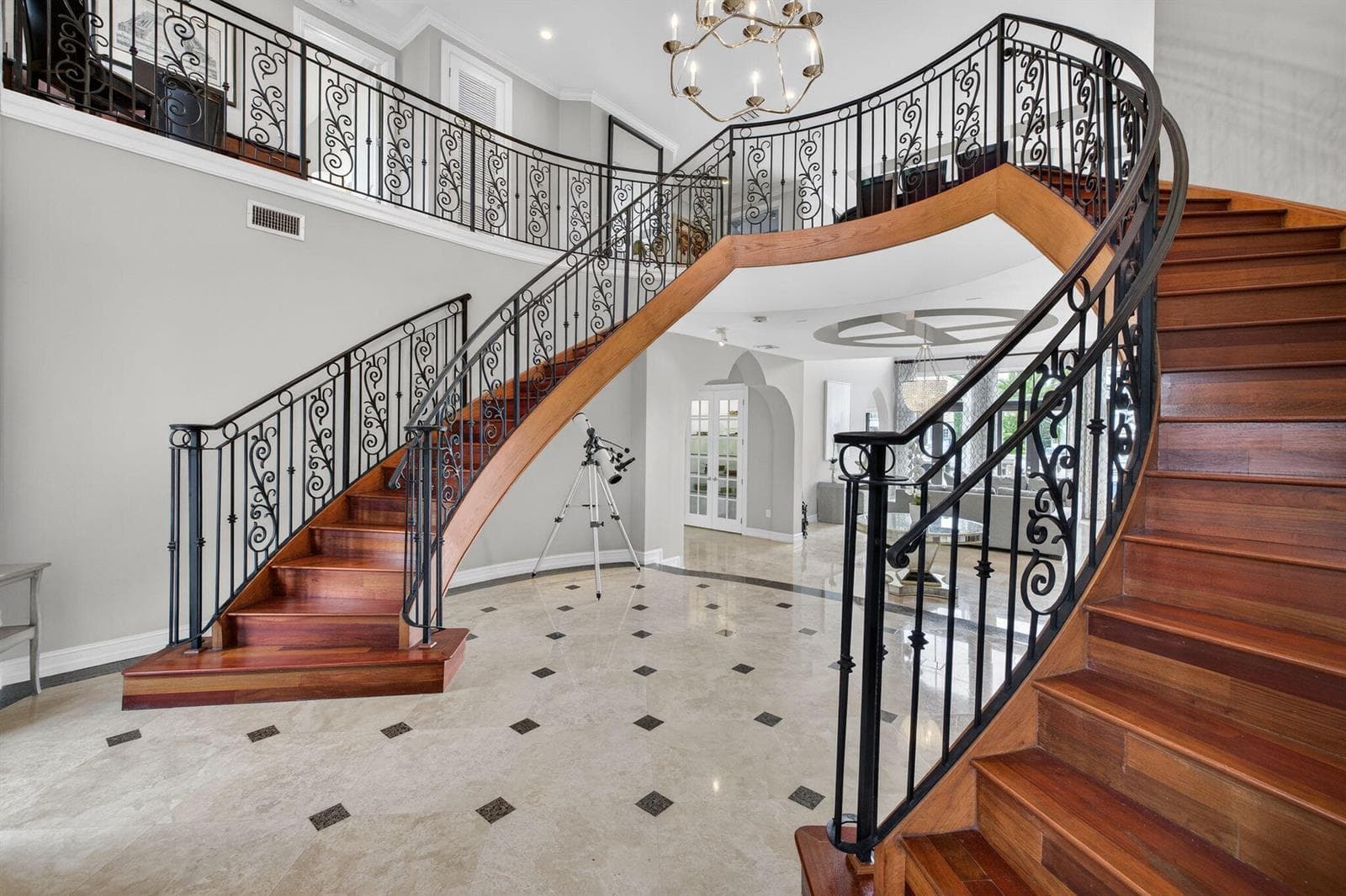 2406 Barcelona Dr