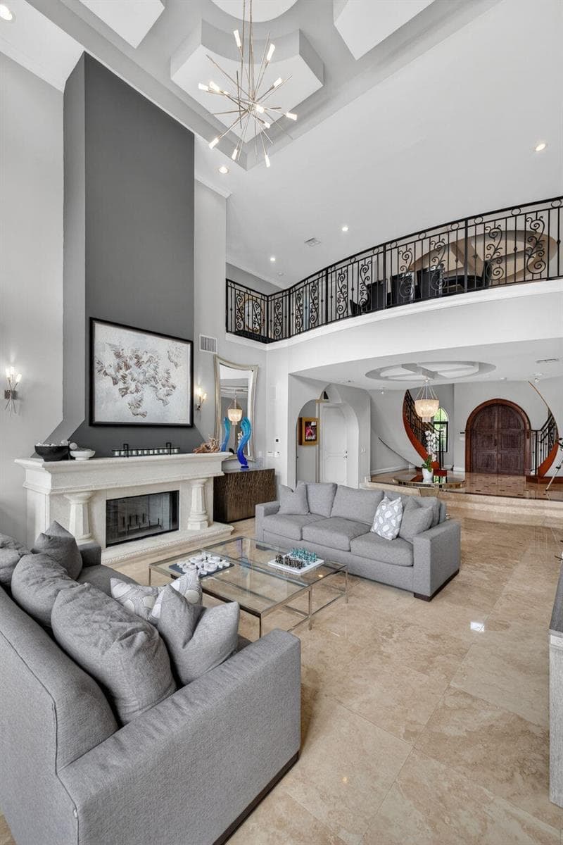 2406 Barcelona Dr