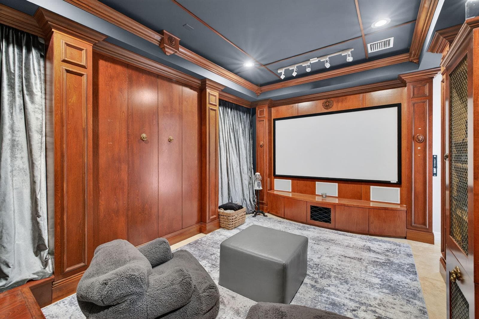 2406 Barcelona Dr