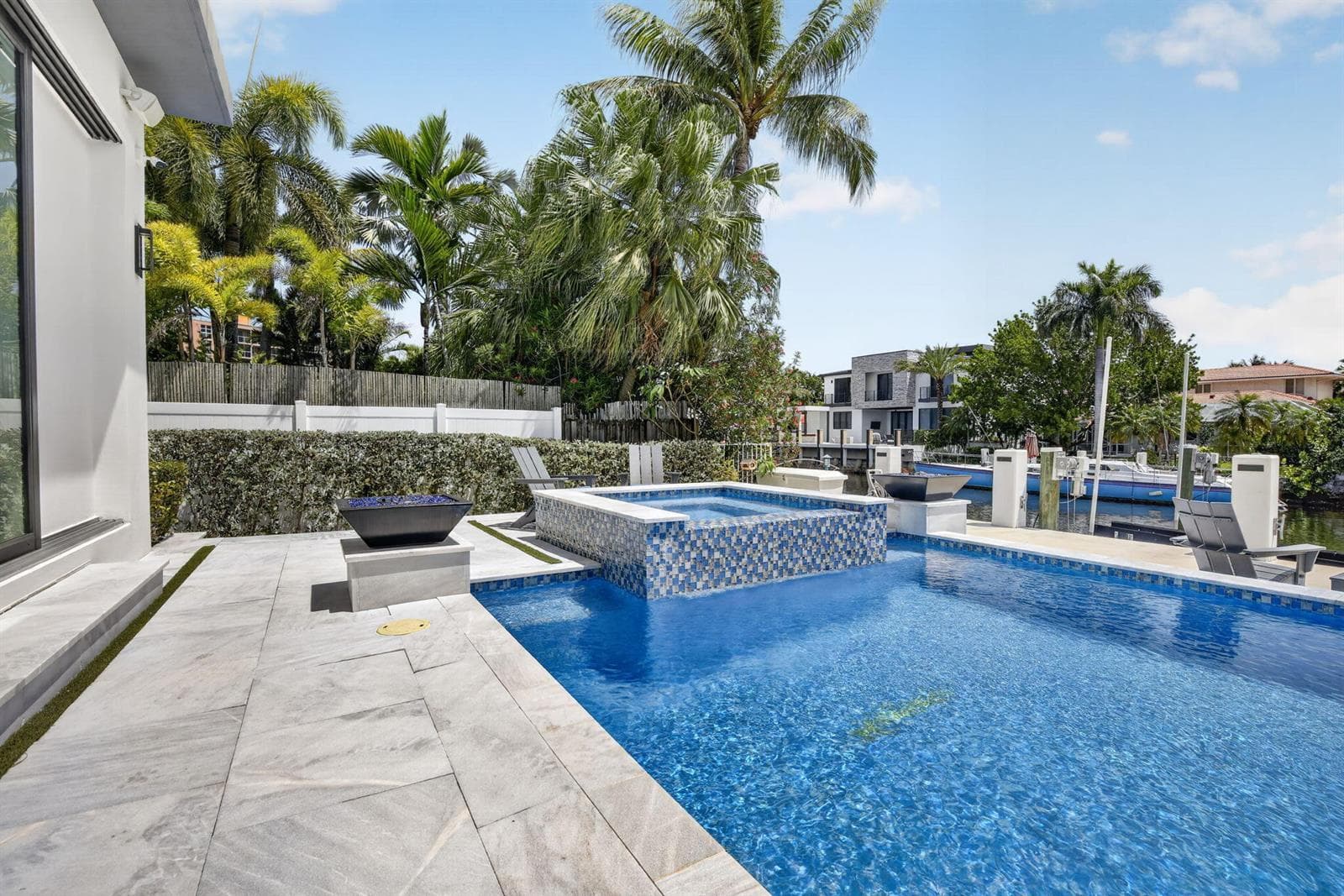 334 Isle of Capri Dr