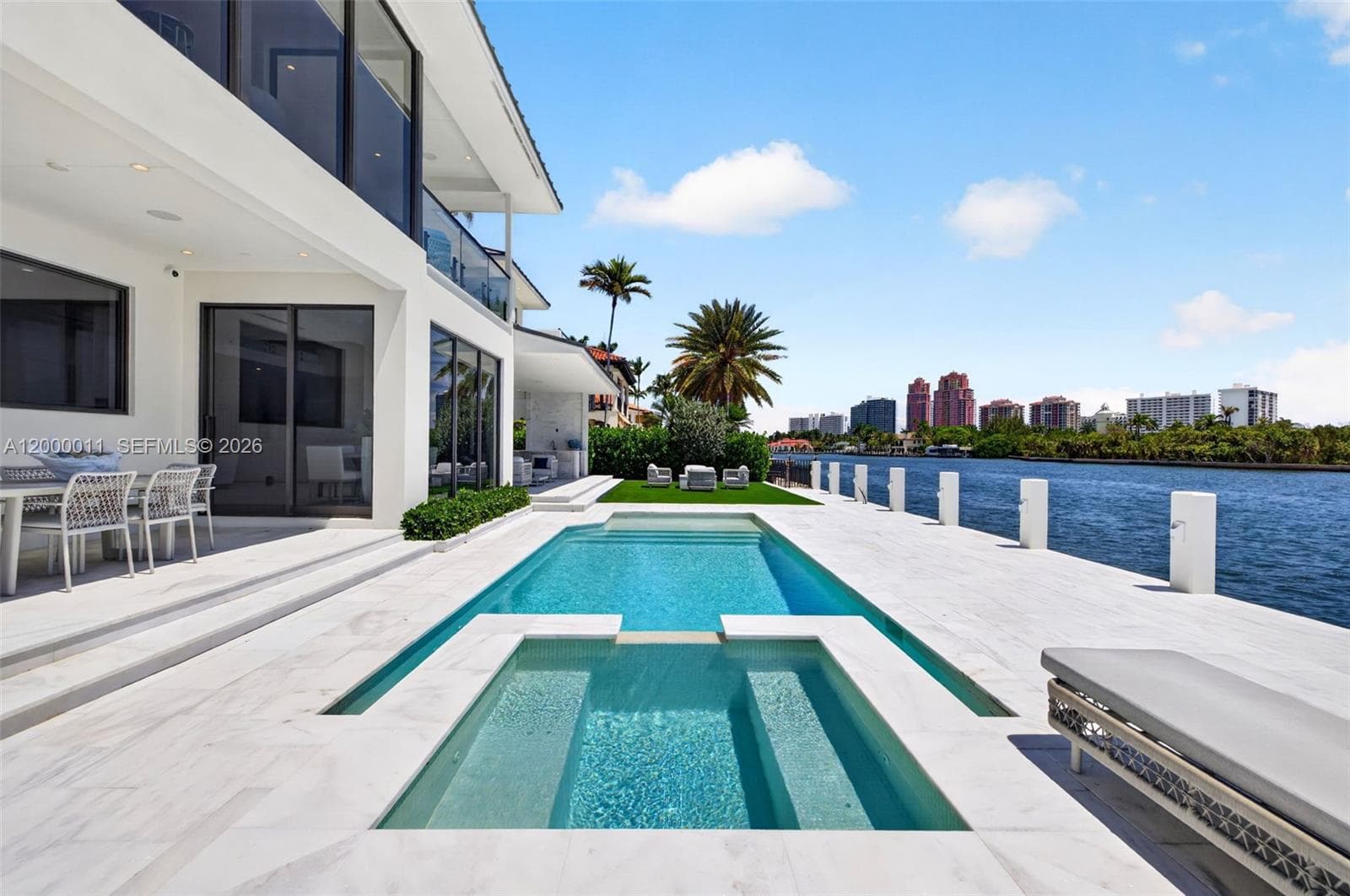2010 Intracoastal Dr