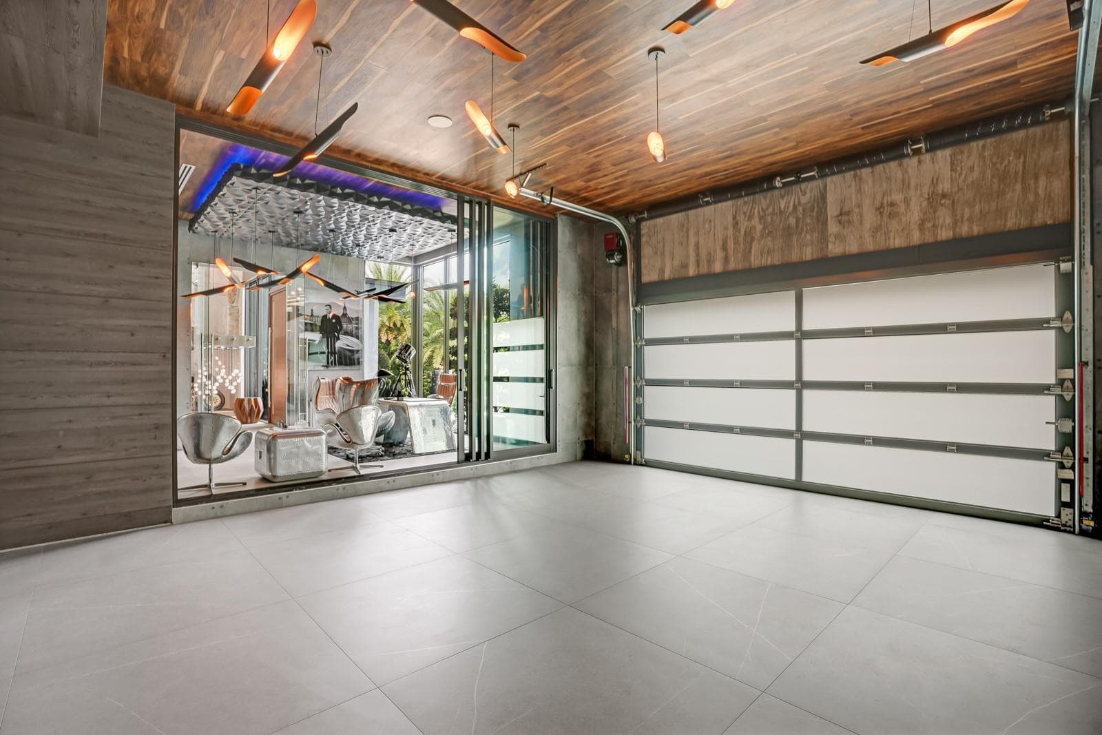 671 Middle River Dr