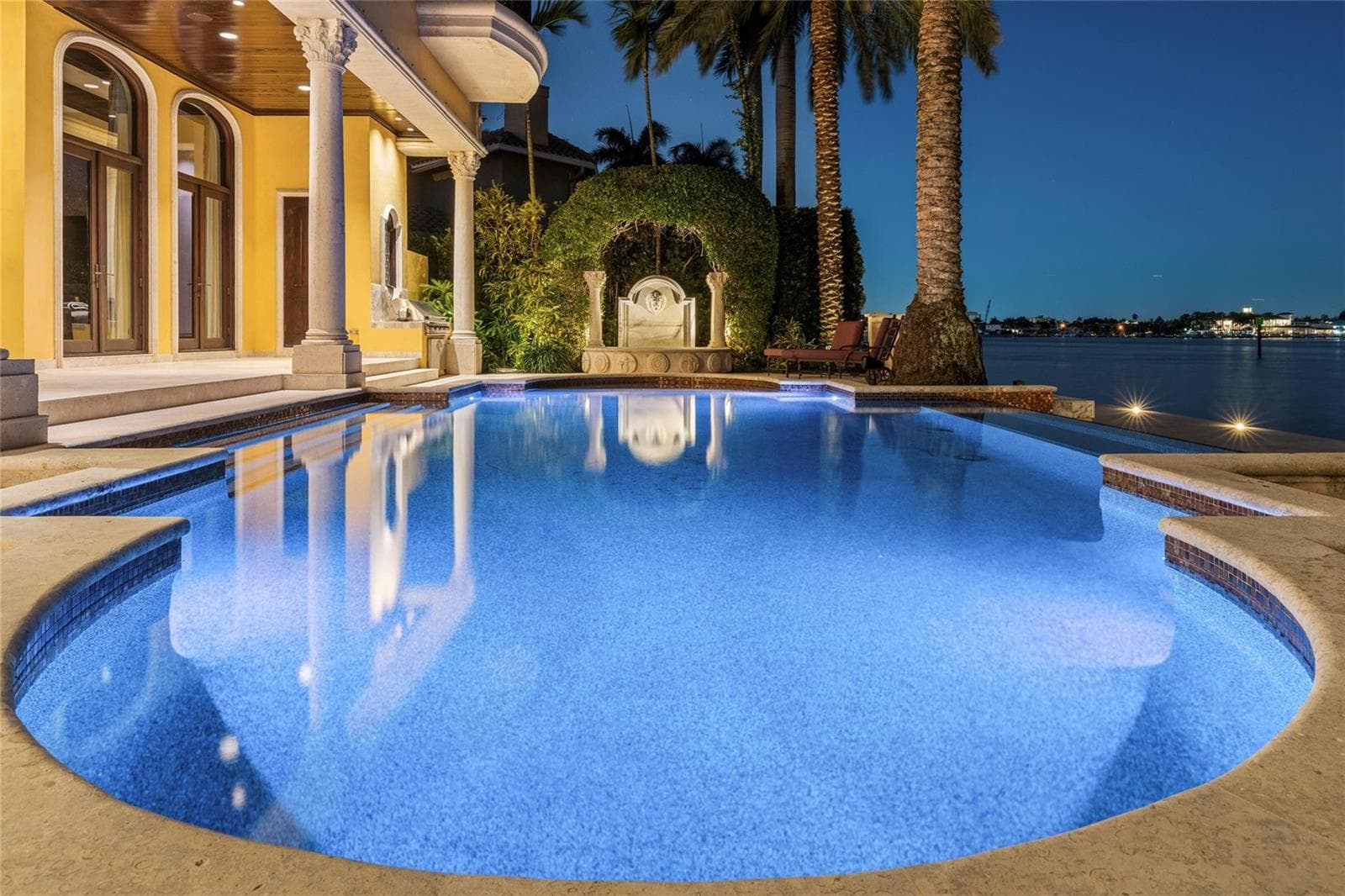 1 Isla Bahia Dr