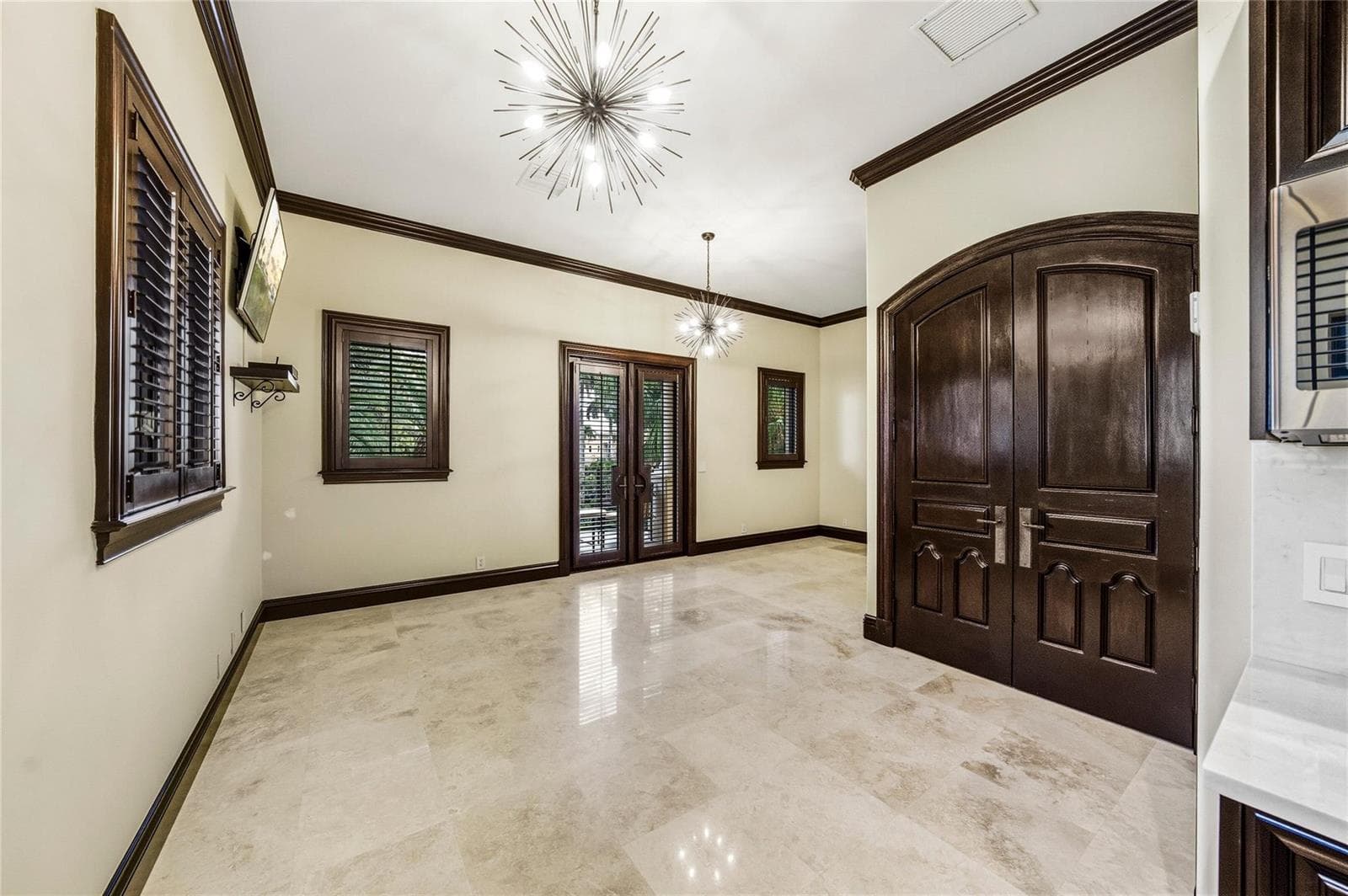 1 Isla Bahia Dr