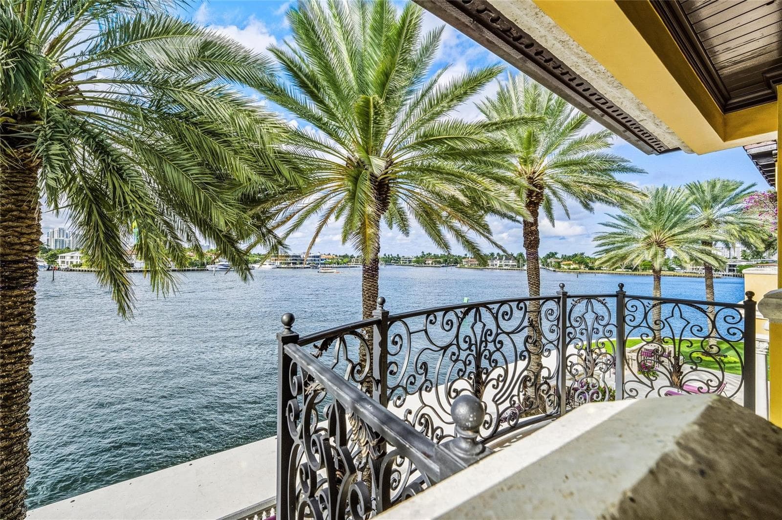 1 Isla Bahia Dr