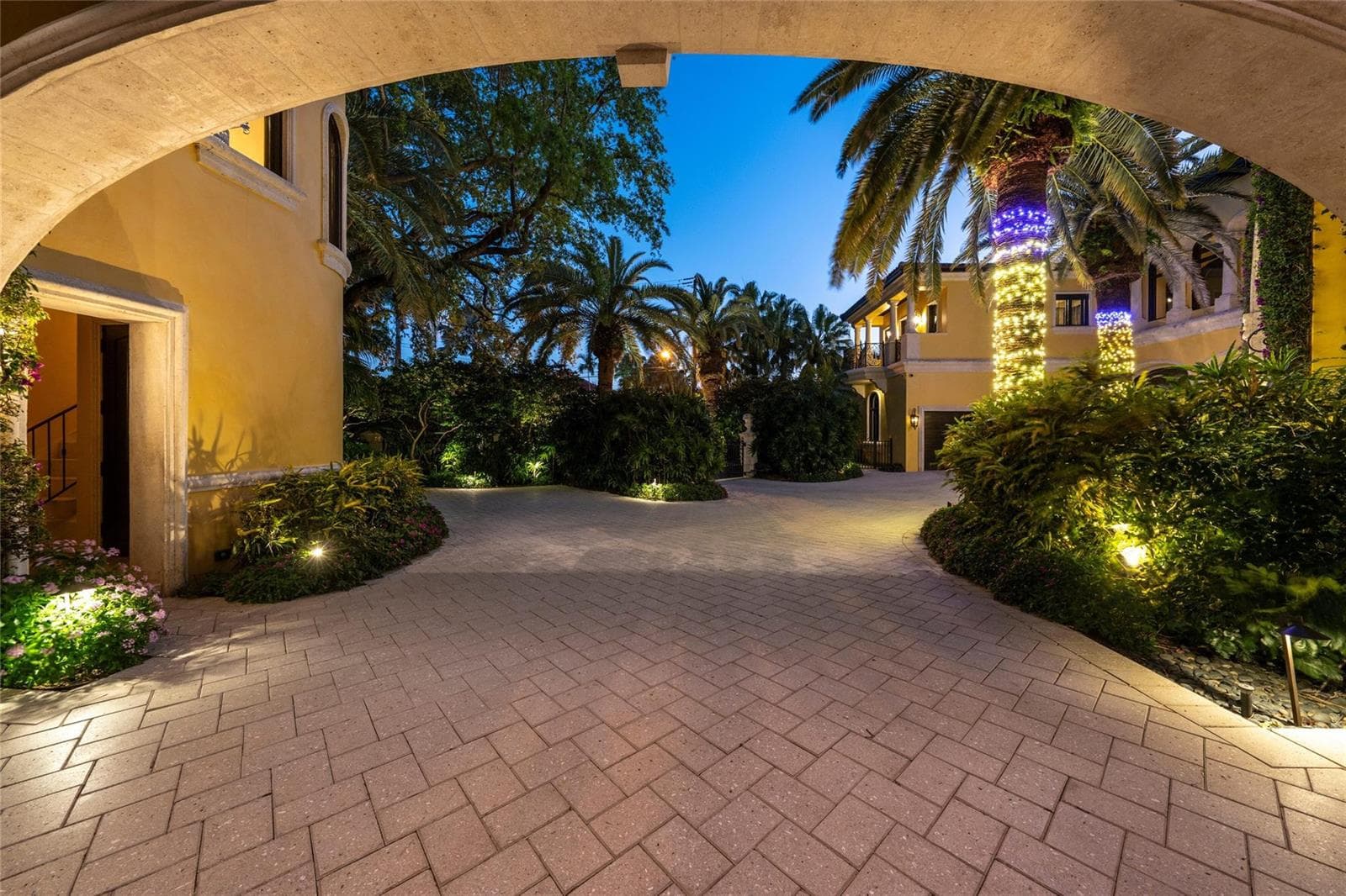 1 Isla Bahia Dr