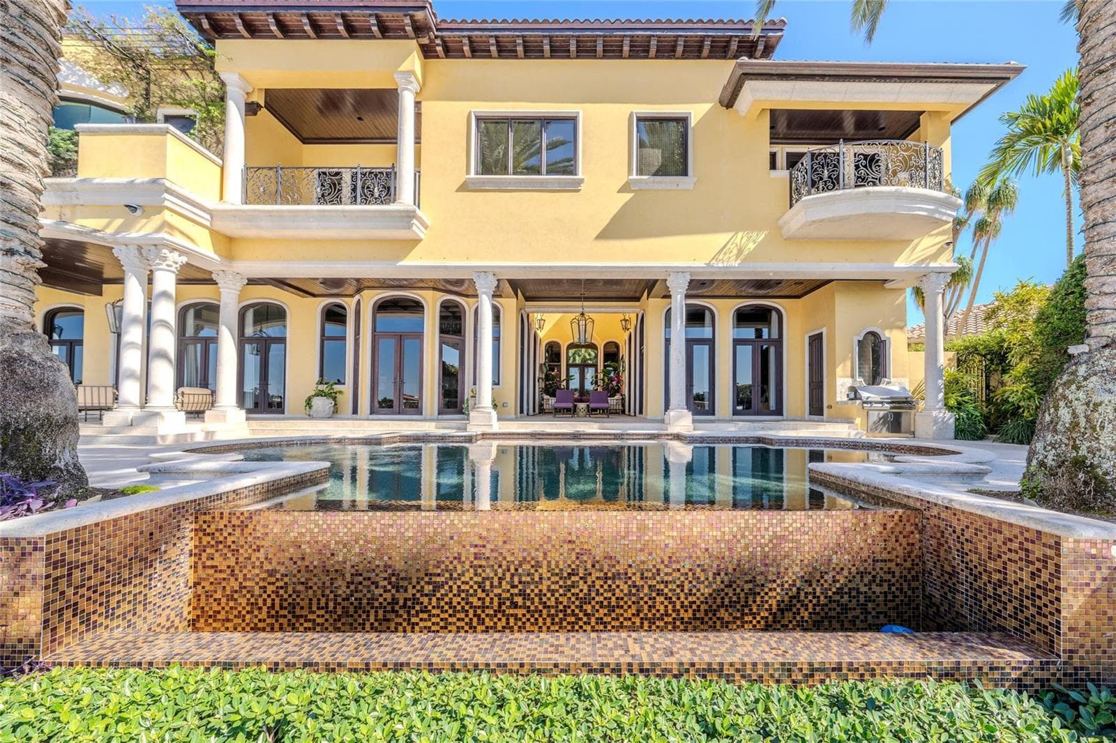 1 Isla Bahia Dr