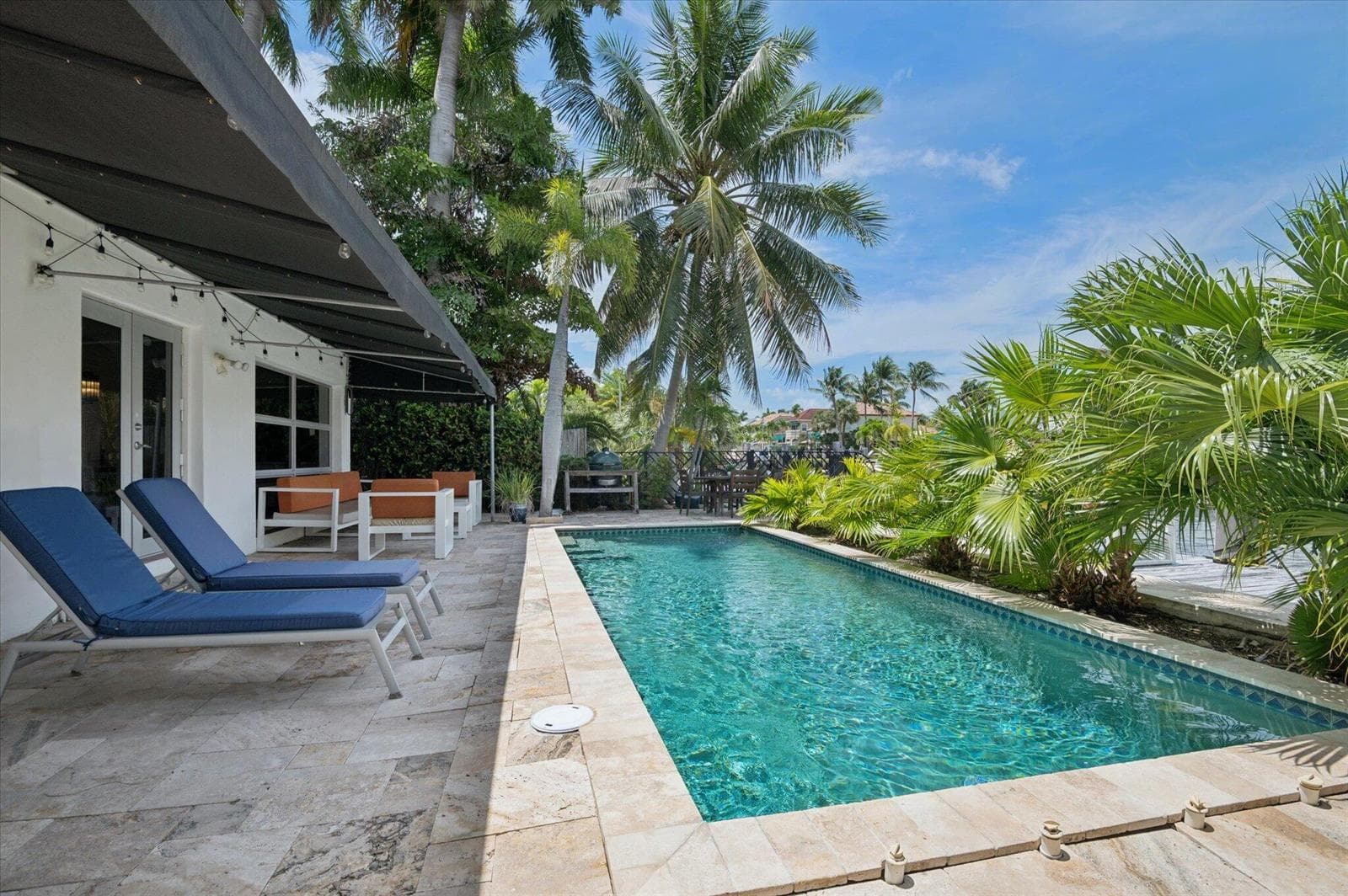 325 Coconut Isle Dr