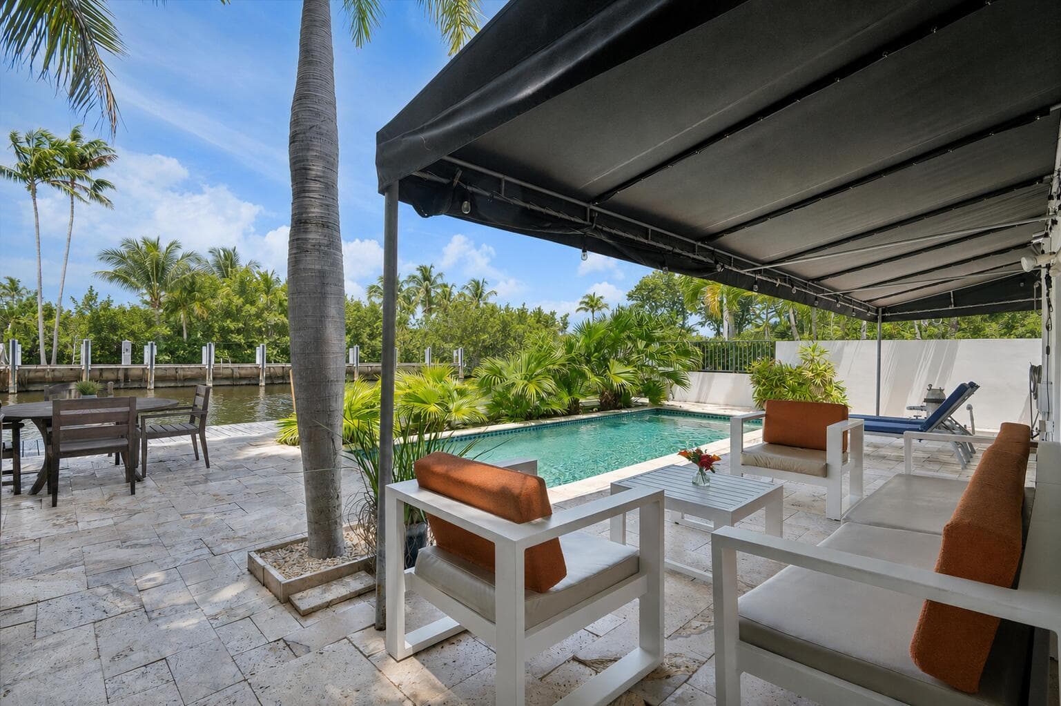 325 Coconut Isle Dr