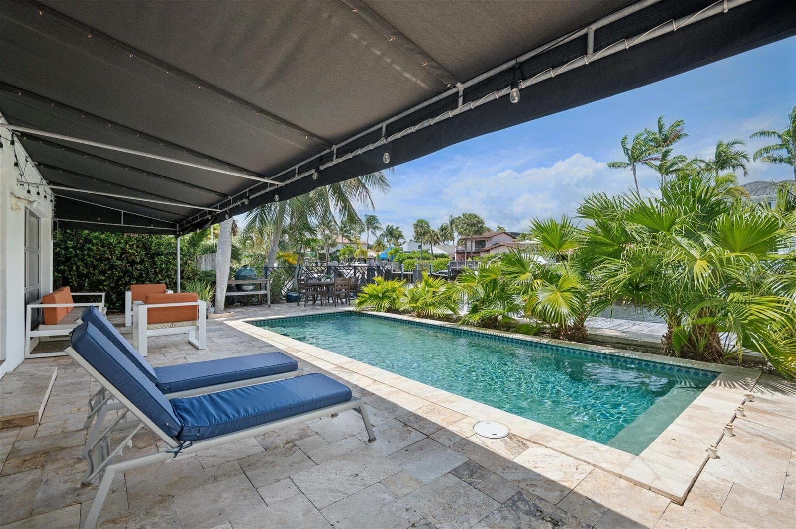 325 Coconut Isle Dr