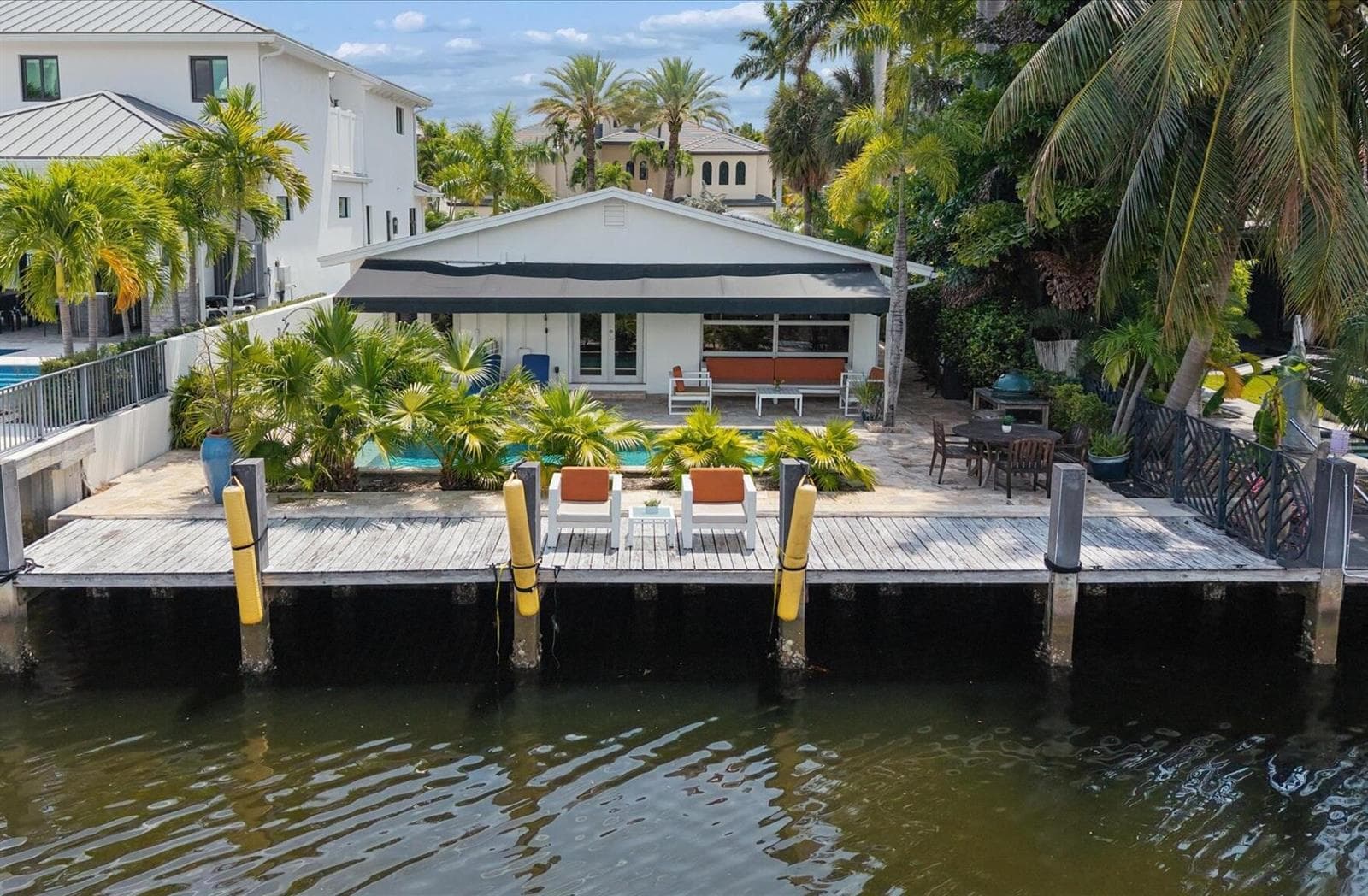 325 Coconut Isle Dr