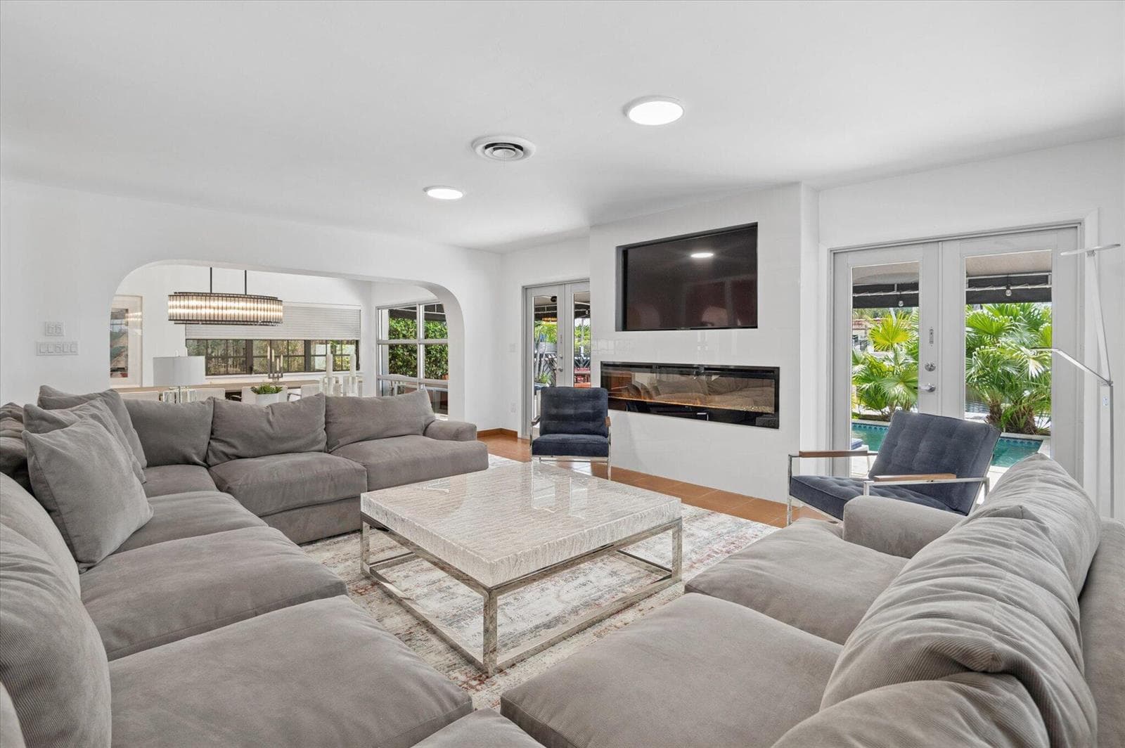 325 Coconut Isle Dr