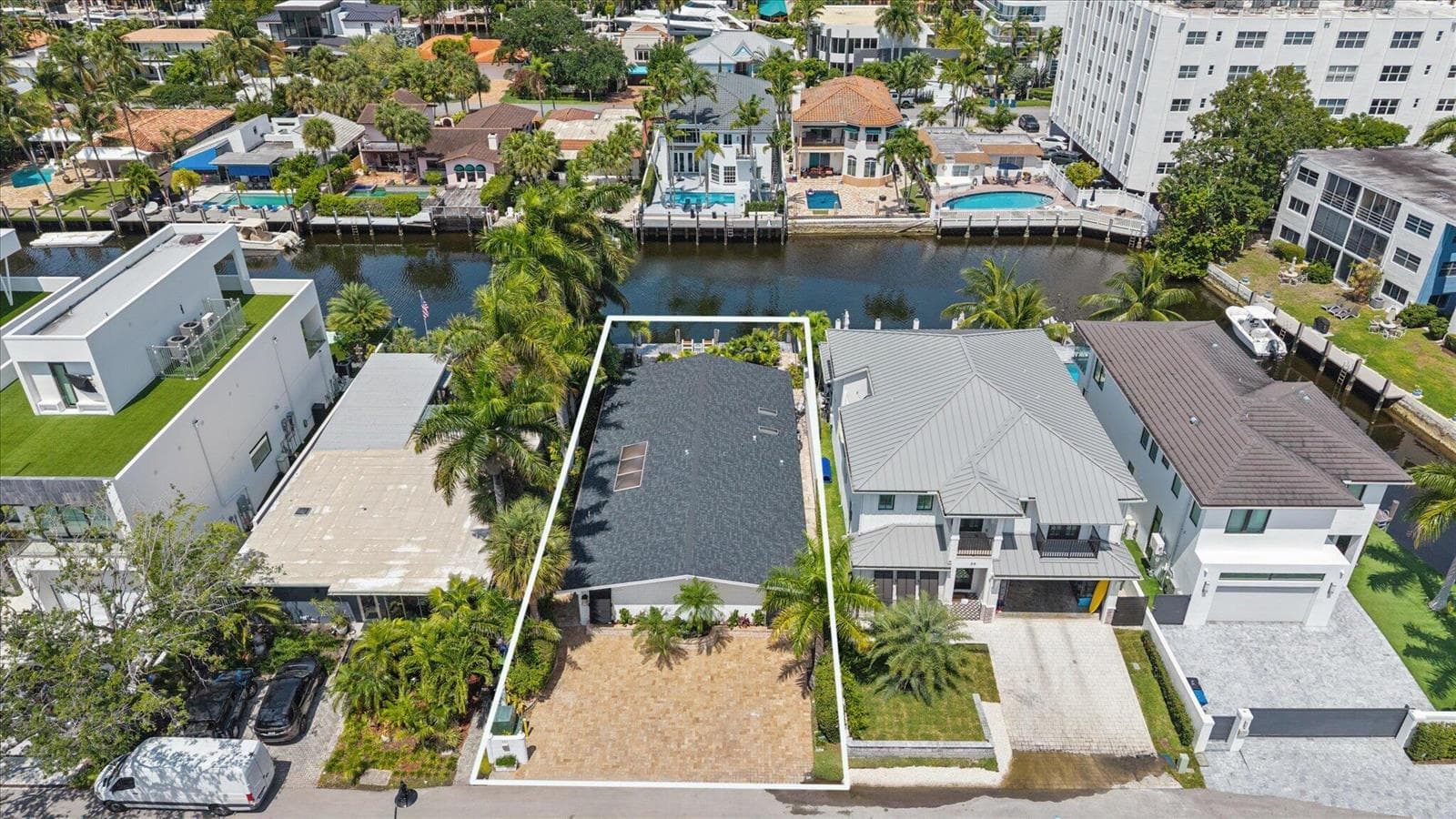 325 Coconut Isle Dr
