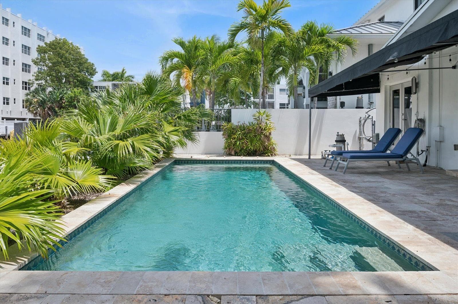 325 Coconut Isle Dr