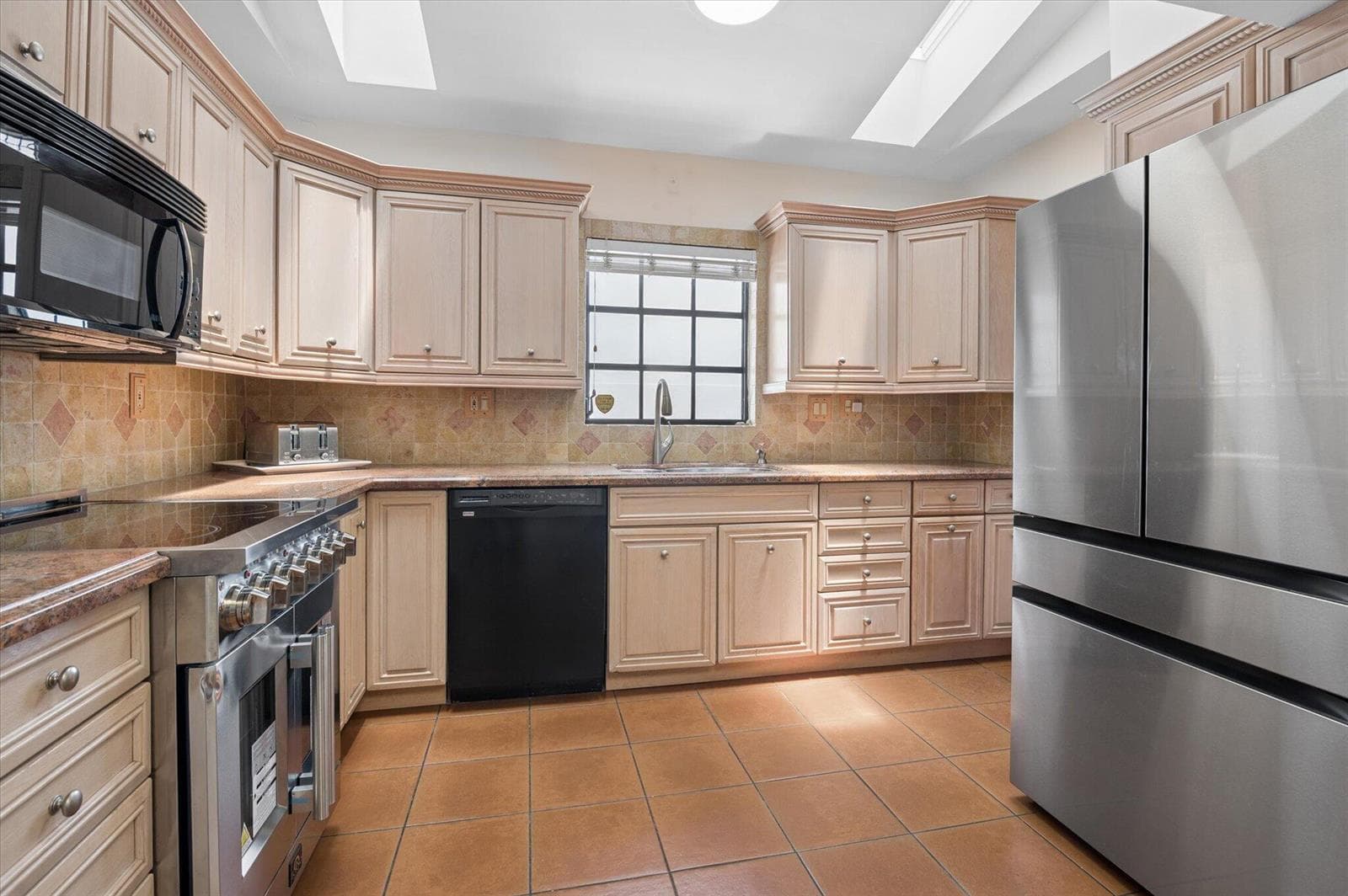 325 Coconut Isle Dr