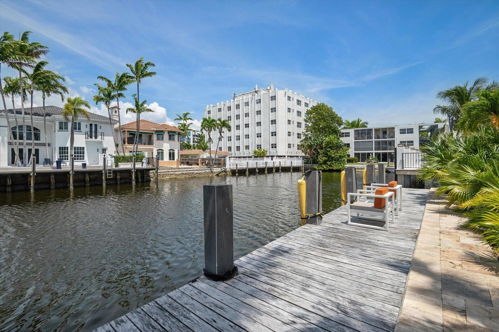 325 Coconut Isle Dr