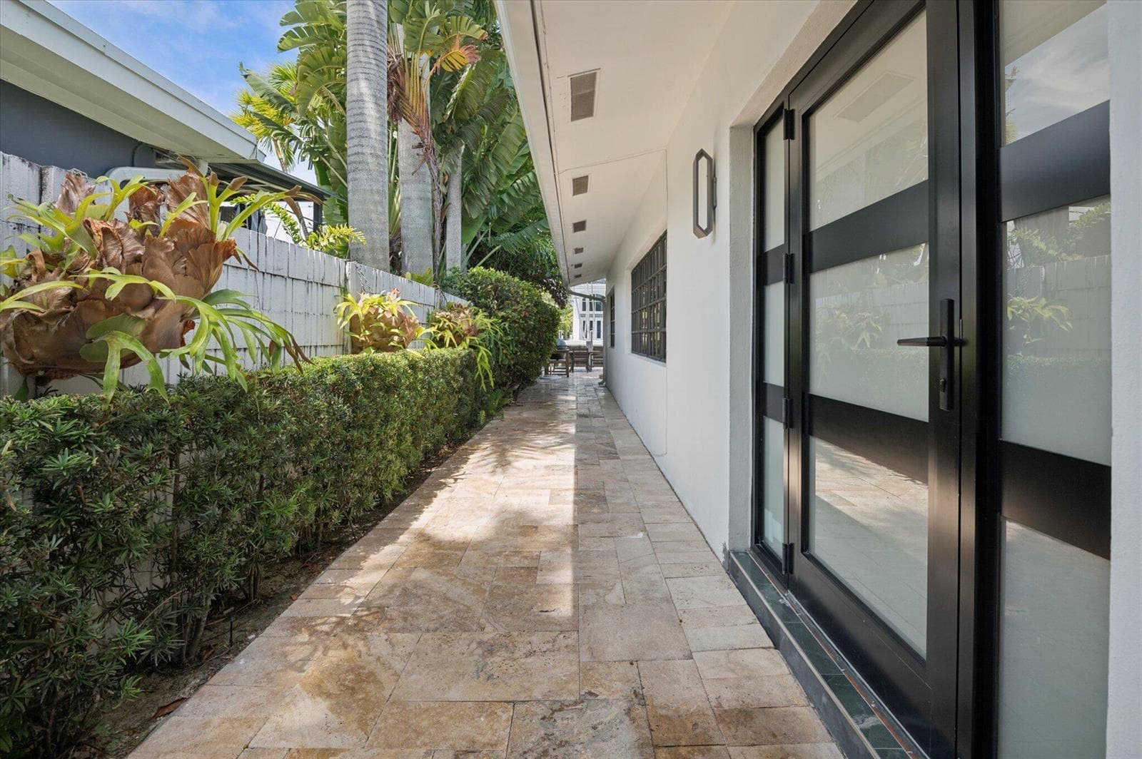 325 Coconut Isle Dr