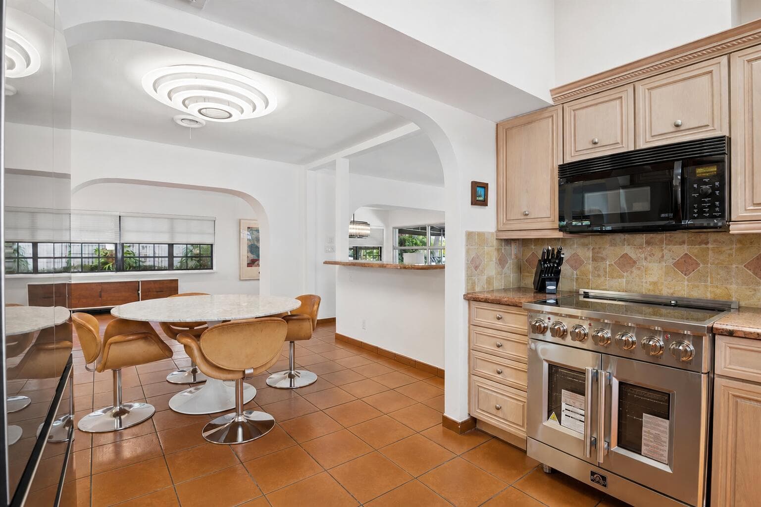 325 Coconut Isle Dr