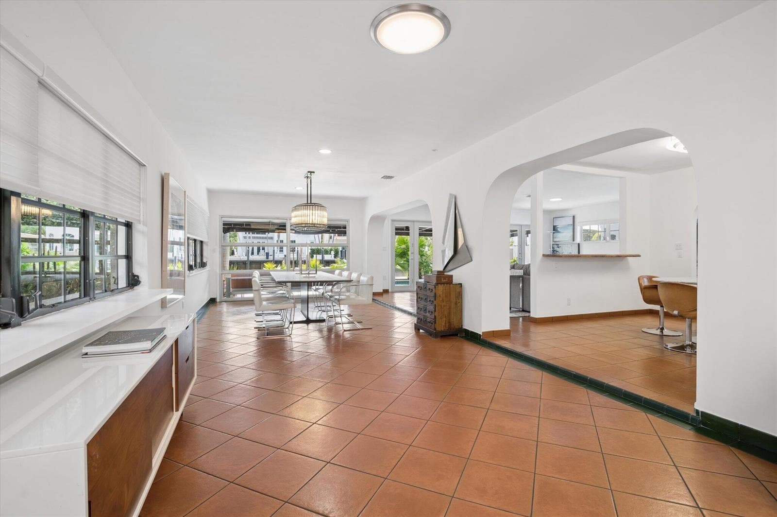 325 Coconut Isle Dr