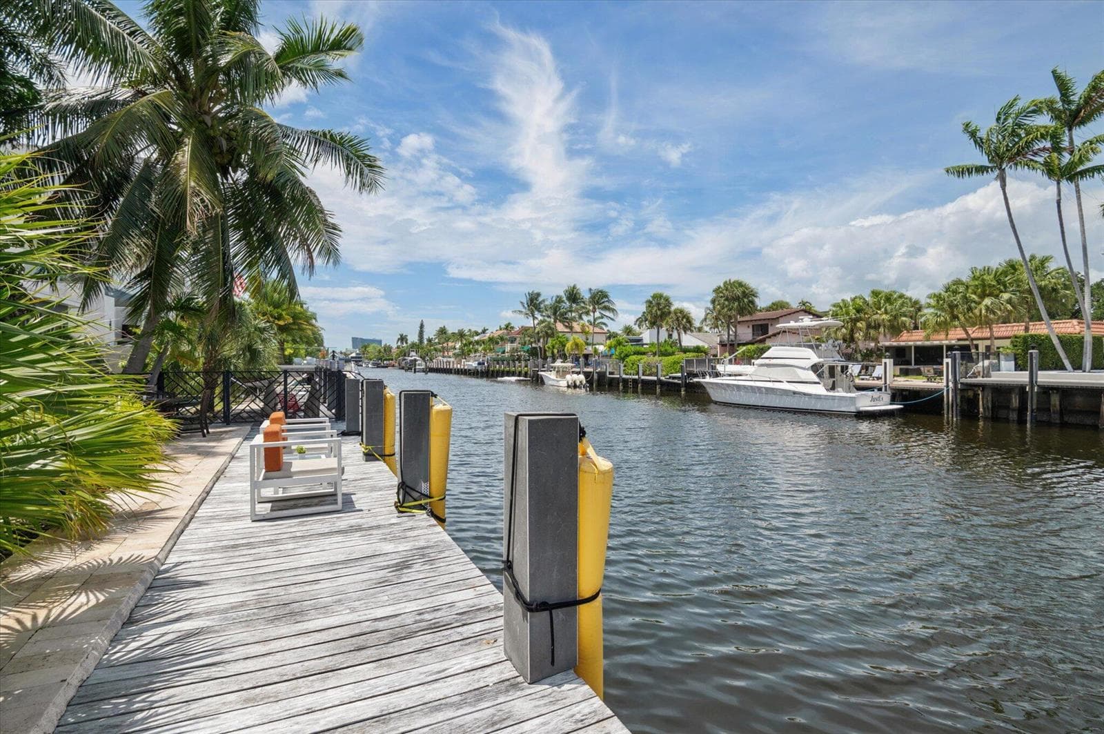 325 Coconut Isle Dr