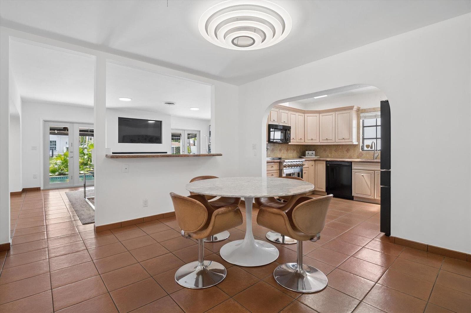 325 Coconut Isle Dr