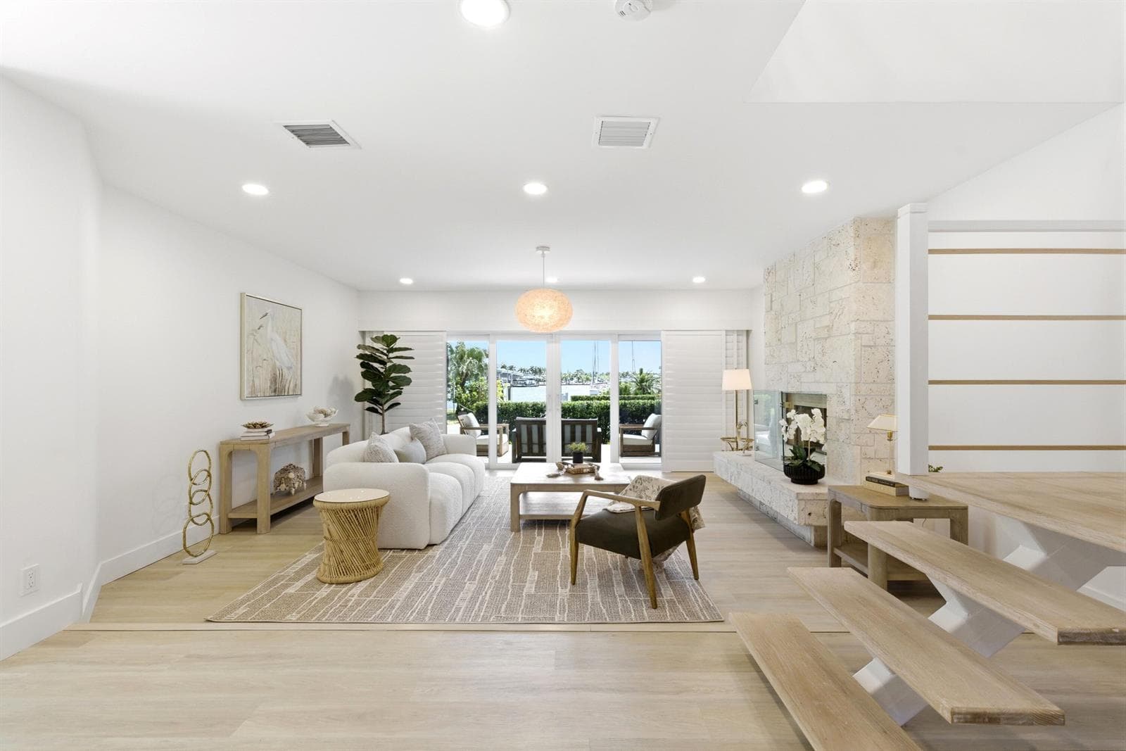 325 SE 26th Ave